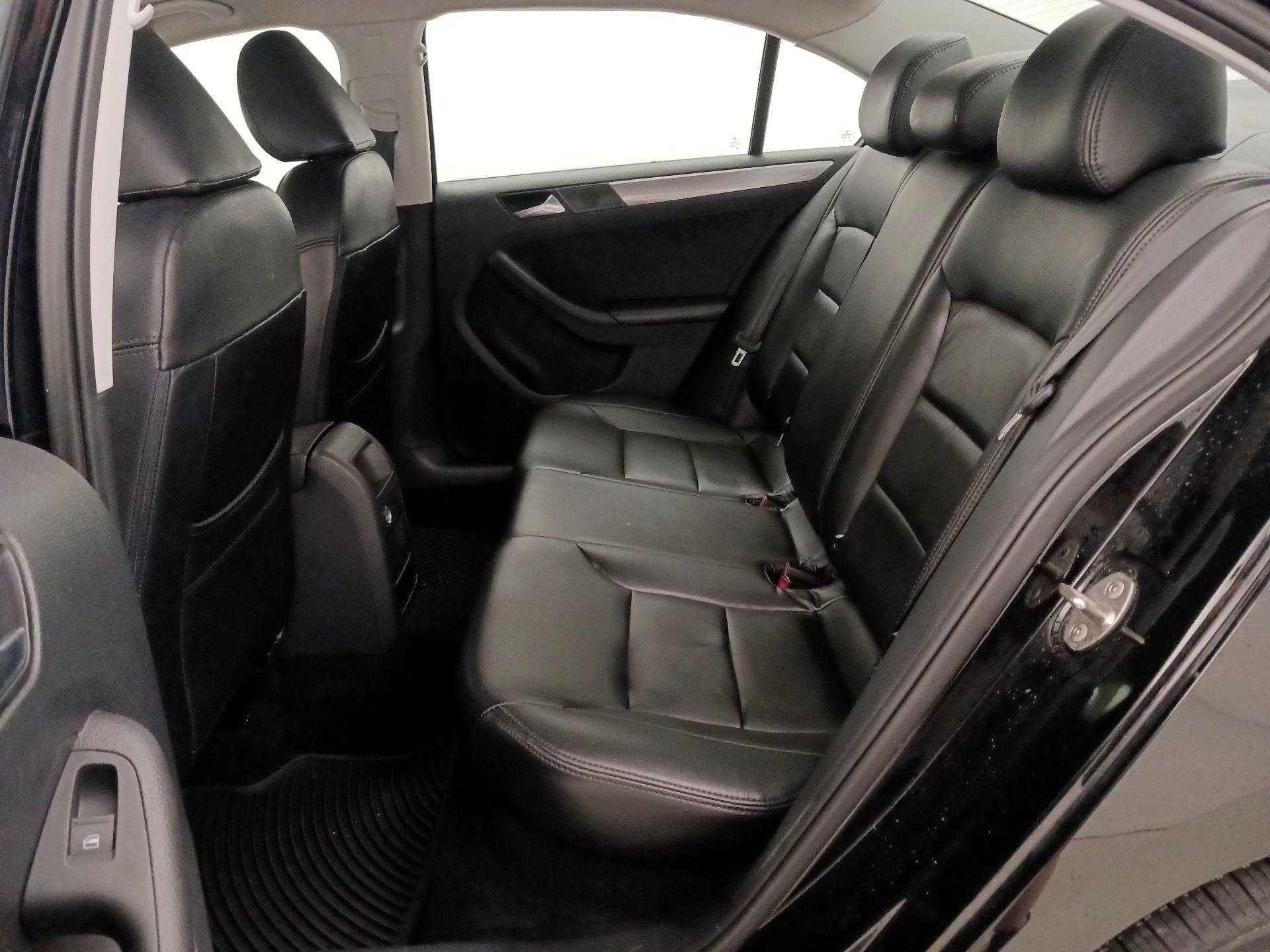 Thumbnail: 2015 Volkswagen Jetta - 18