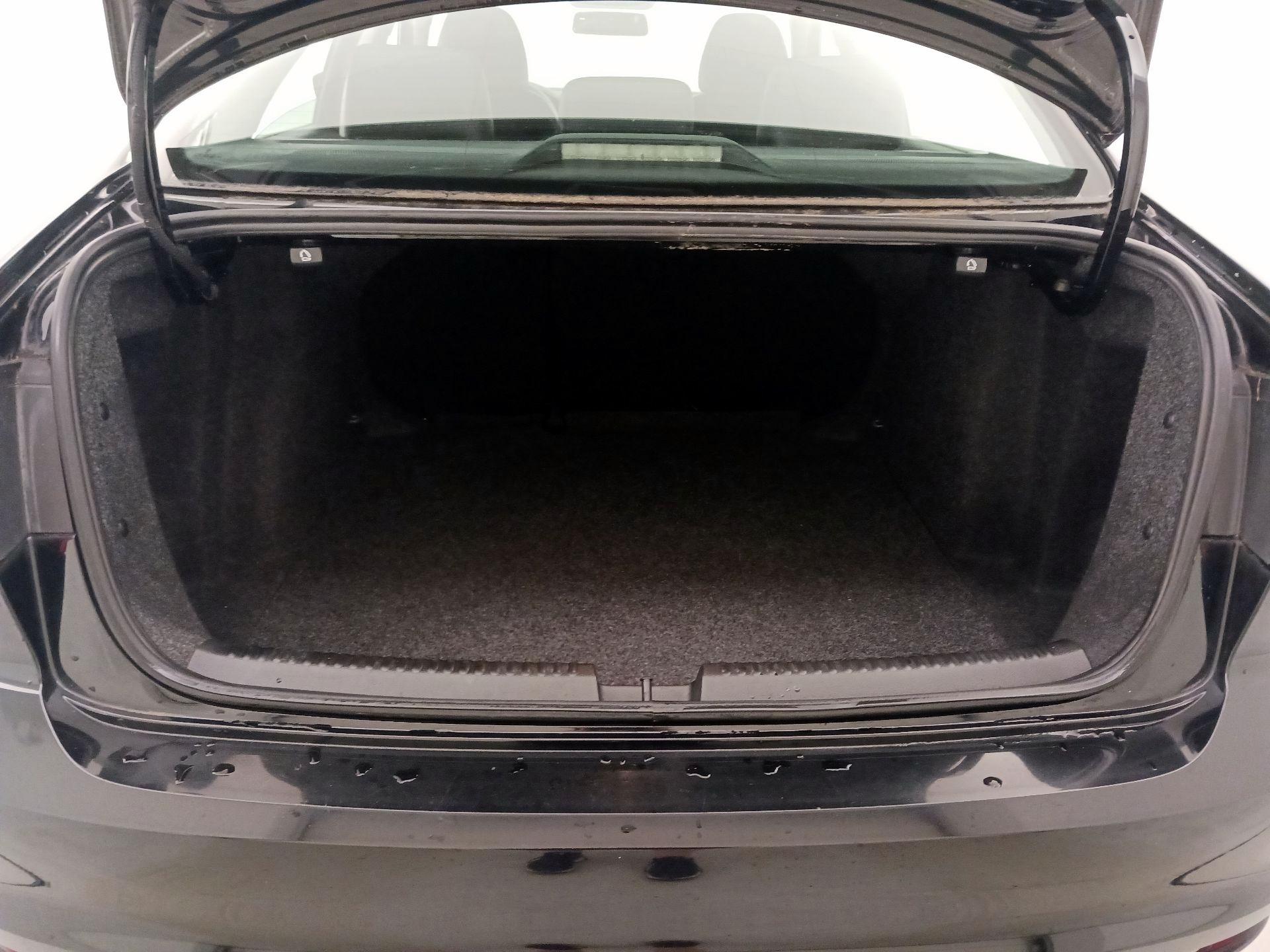 Thumbnail: 2015 Volkswagen Jetta - 19