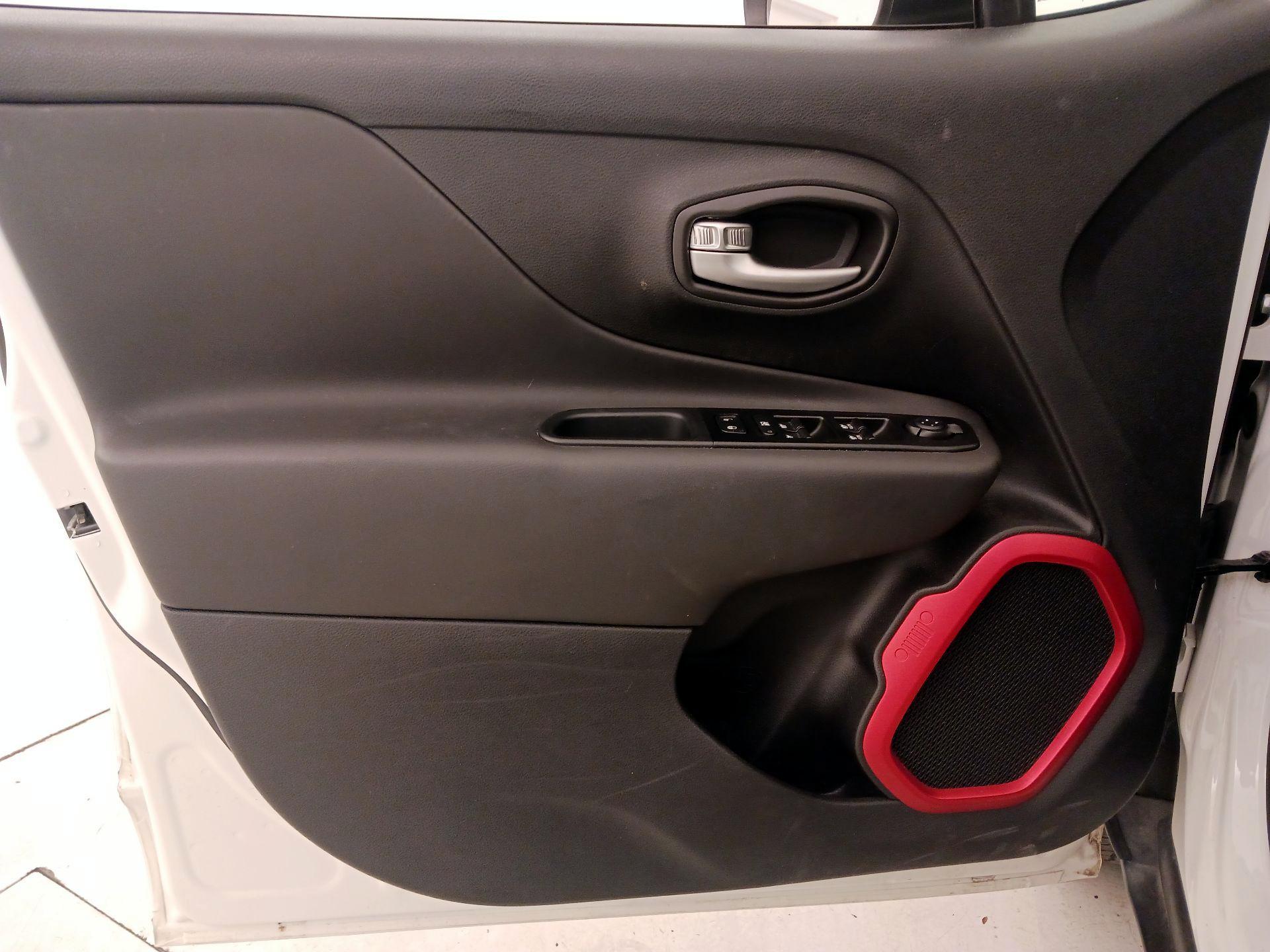 Thumbnail: 2020 Jeep Renegade - 12
