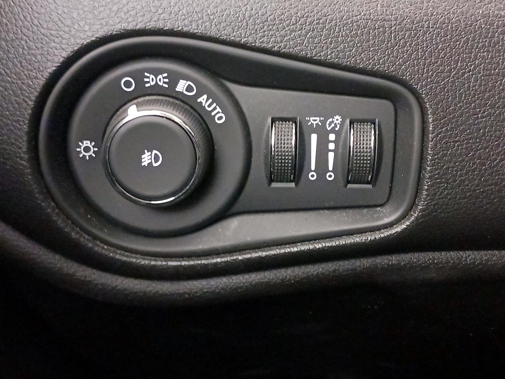 Thumbnail: 2020 Jeep Renegade - 13