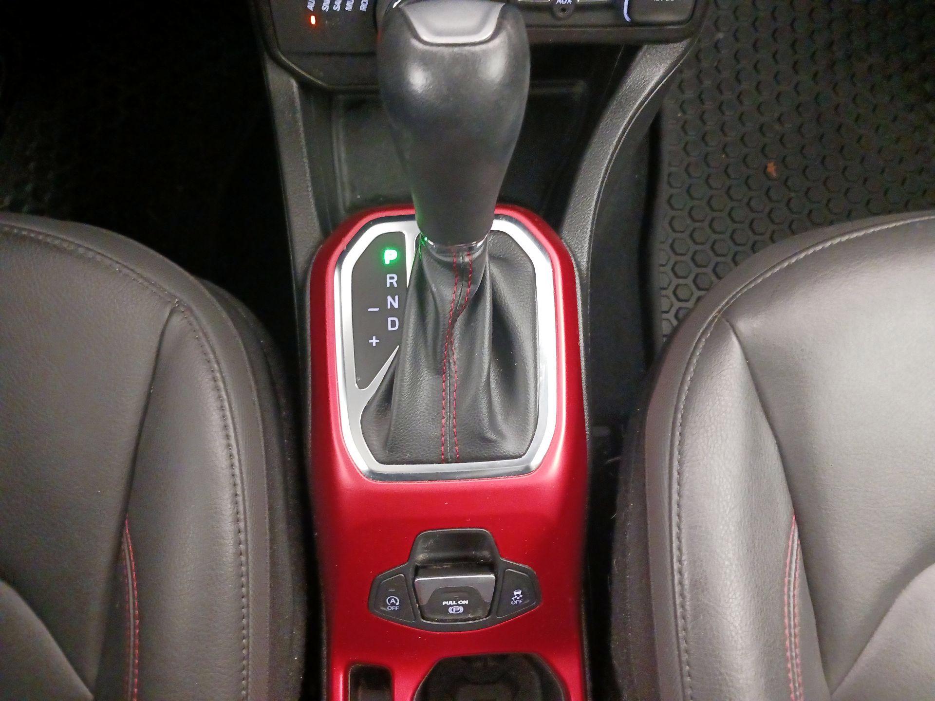 Thumbnail: 2020 Jeep Renegade - 18