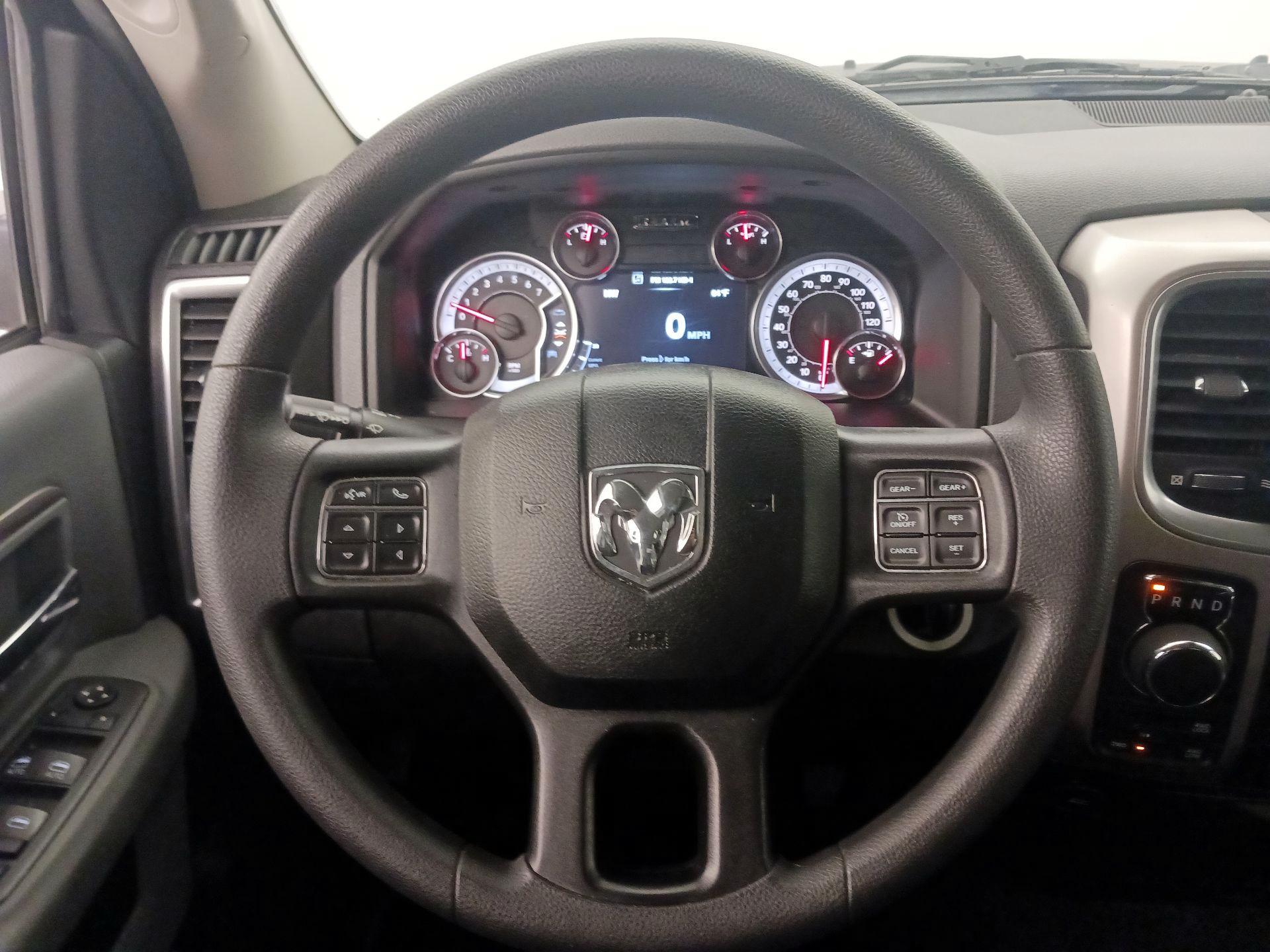 Thumbnail: 2020 RAM 1500 Classic - 10