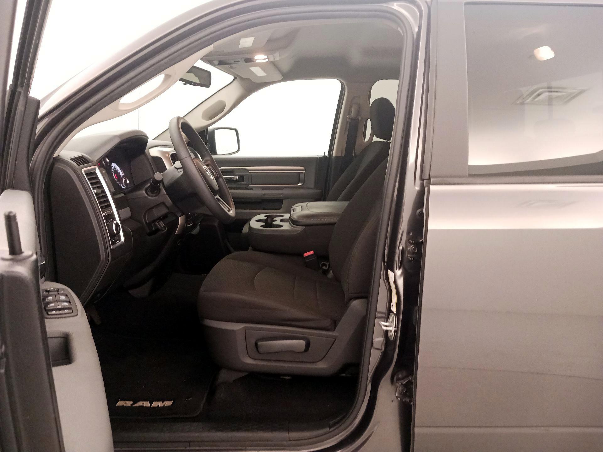 Thumbnail: 2020 RAM 1500 Classic - 11