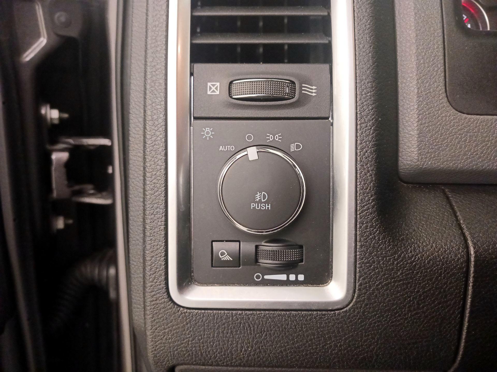 Thumbnail: 2020 RAM 1500 Classic - 13