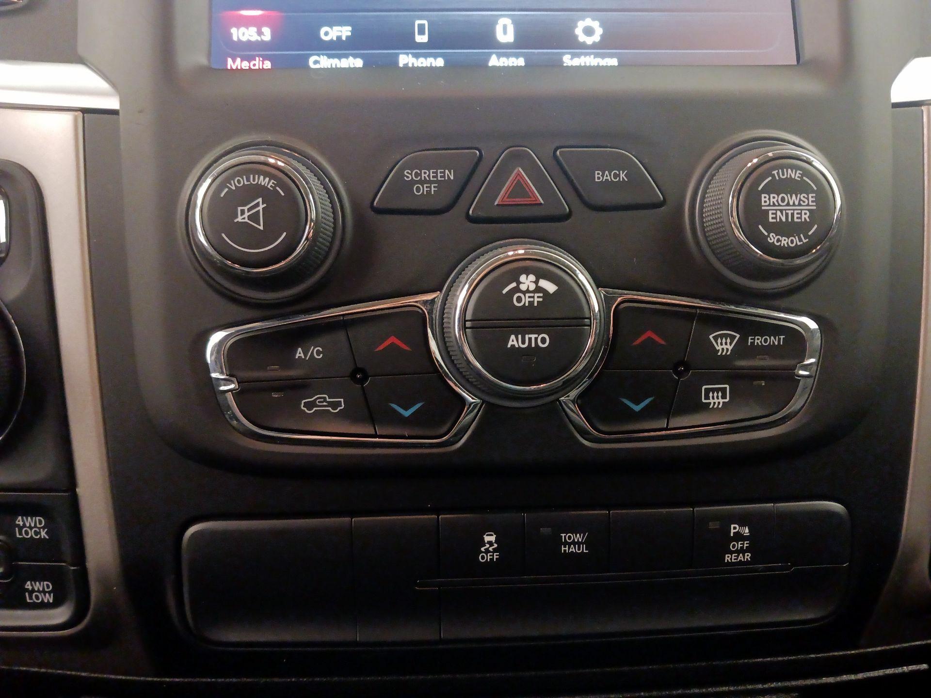 Thumbnail: 2020 RAM 1500 Classic - 16