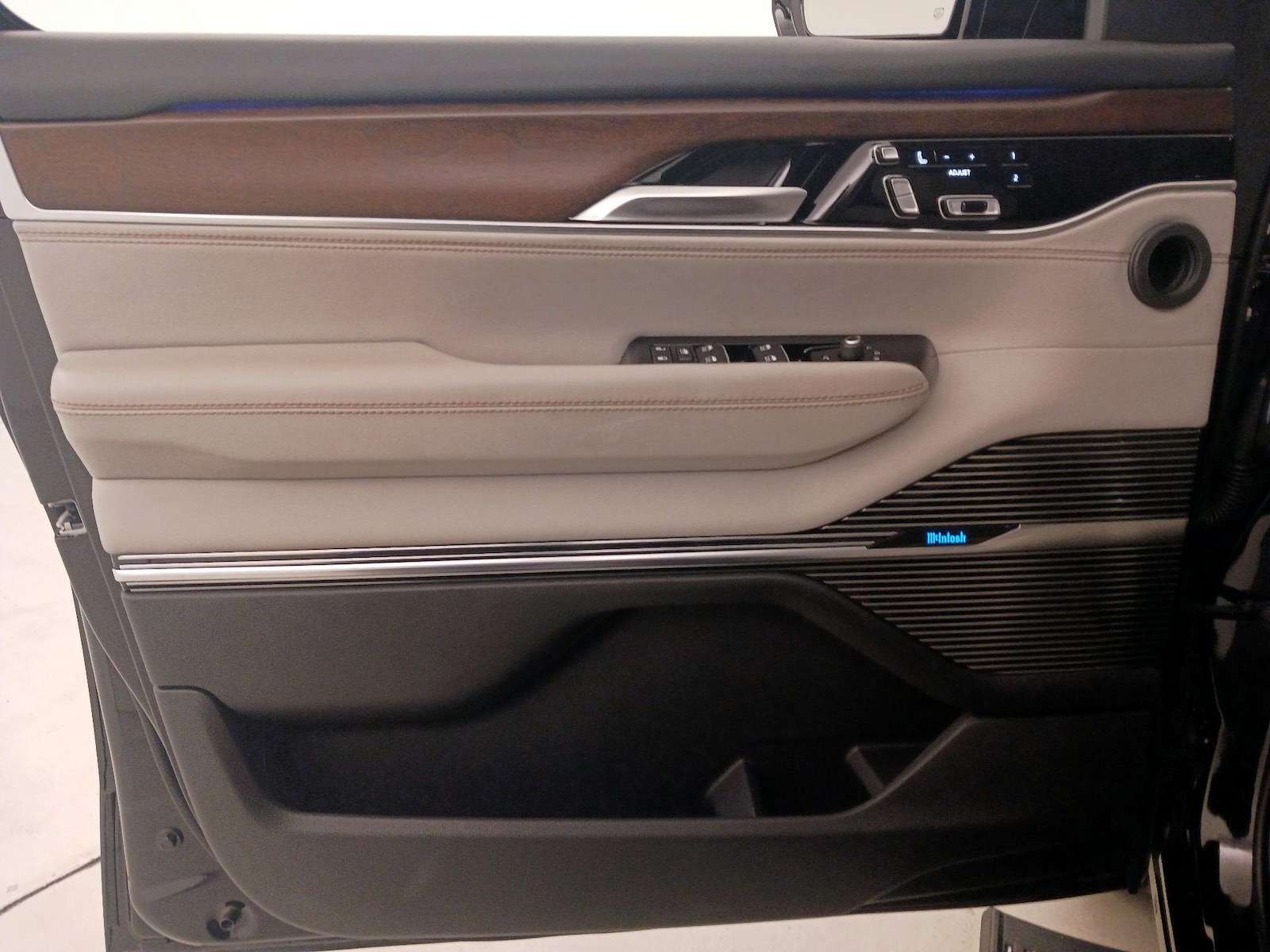 2023 Jeep Grand Wagoneer Series I - Photo 13