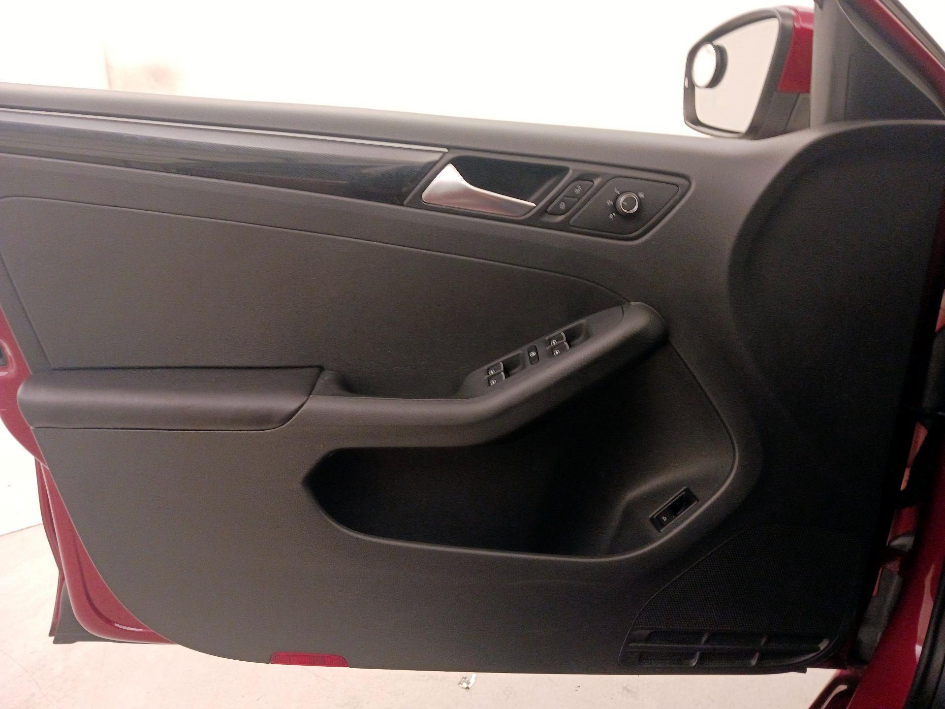 Thumbnail: 2016 Volkswagen Jetta - 12