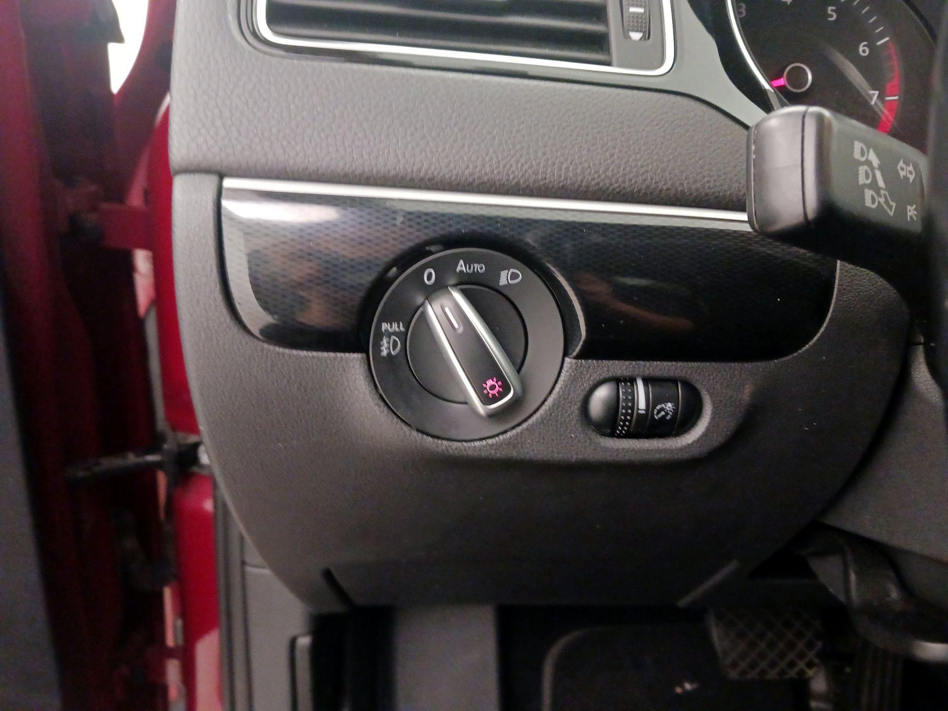 Thumbnail: 2016 Volkswagen Jetta - 13