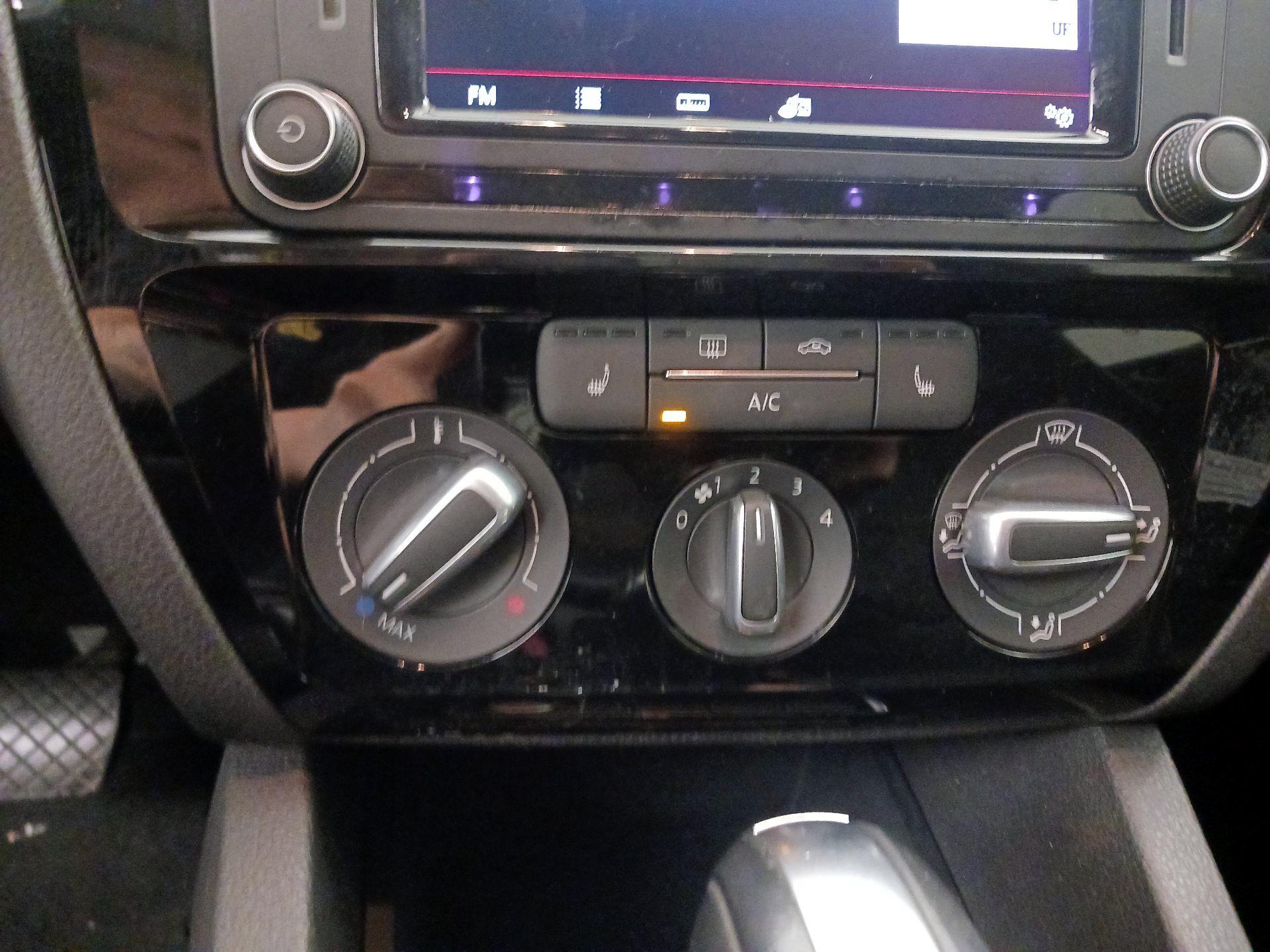 Thumbnail: 2016 Volkswagen Jetta - 16