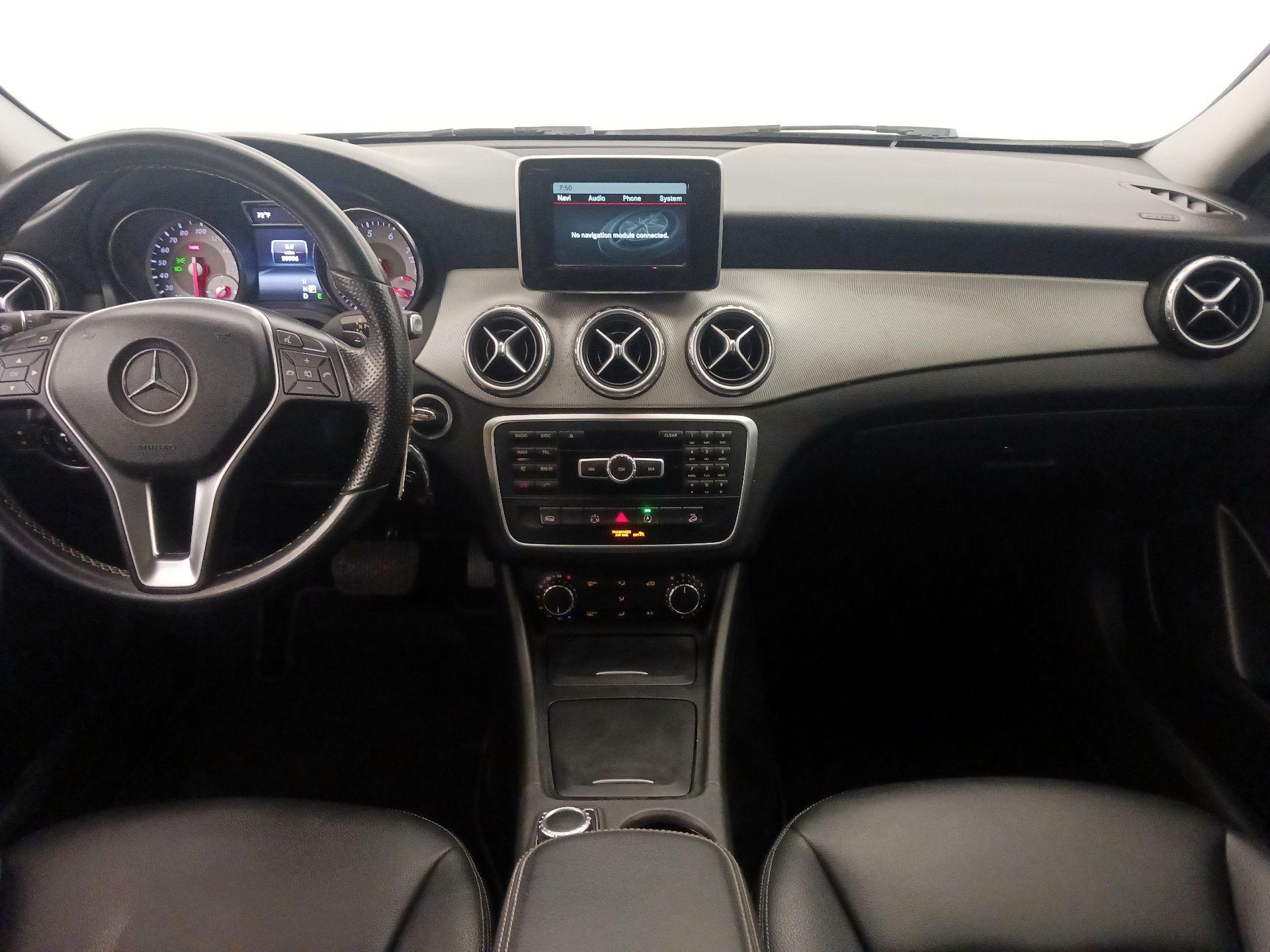 Thumbnail: 2015 Mercedes-Benz GLA - 9