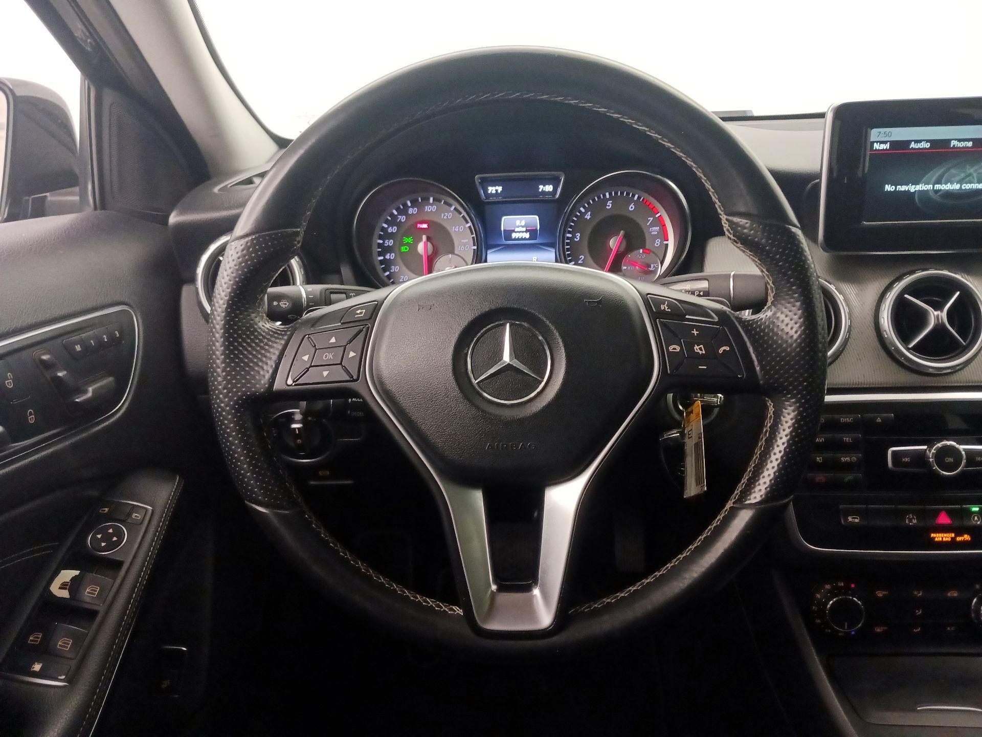 Thumbnail: 2015 Mercedes-Benz GLA - 10
