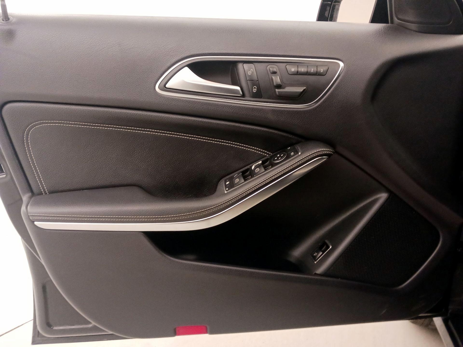 Thumbnail: 2015 Mercedes-Benz GLA - 12