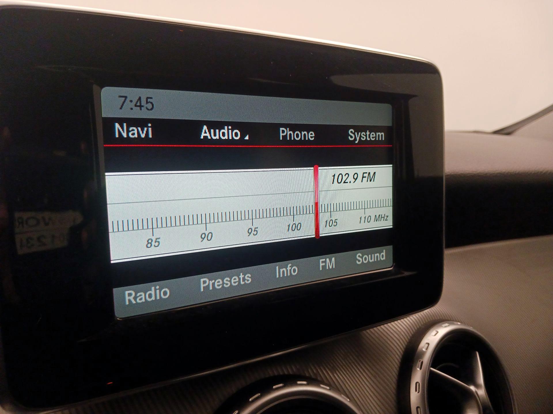 Thumbnail: 2015 Mercedes-Benz GLA - 15