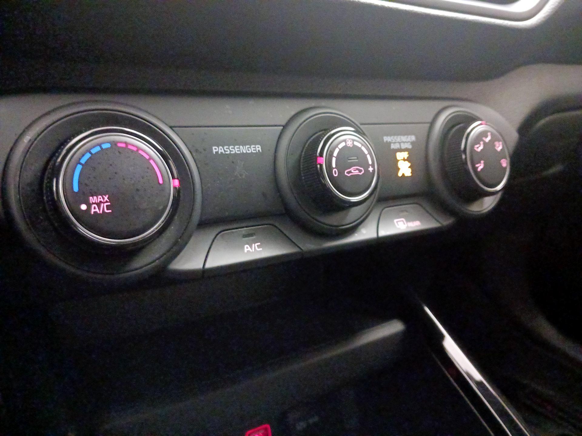 Thumbnail: 2020 Kia Forte - 16