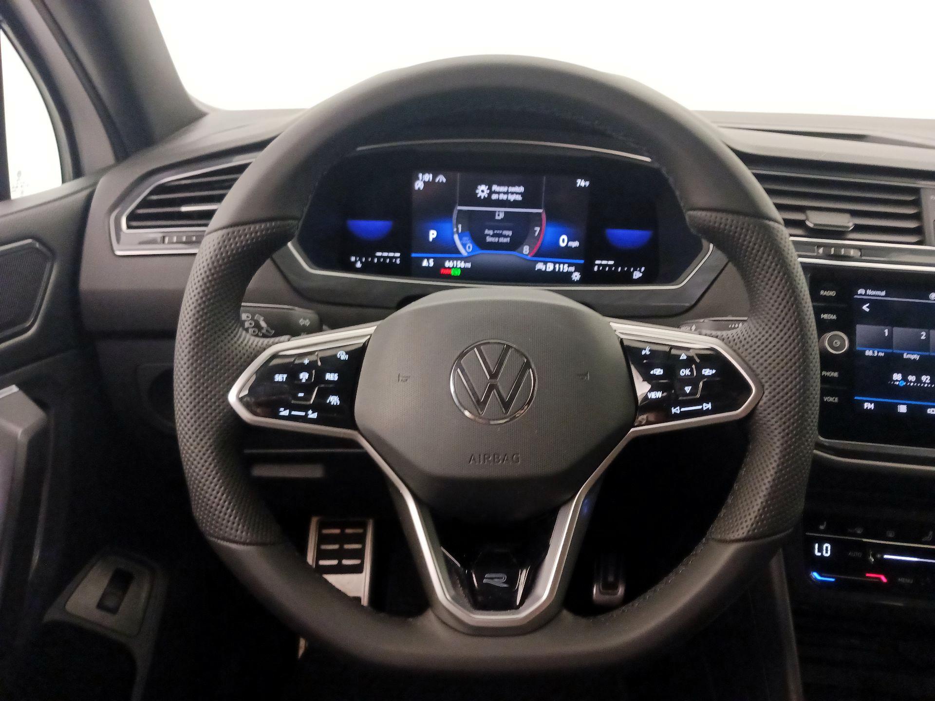 Thumbnail: 2022 Volkswagen Tiguan - 10