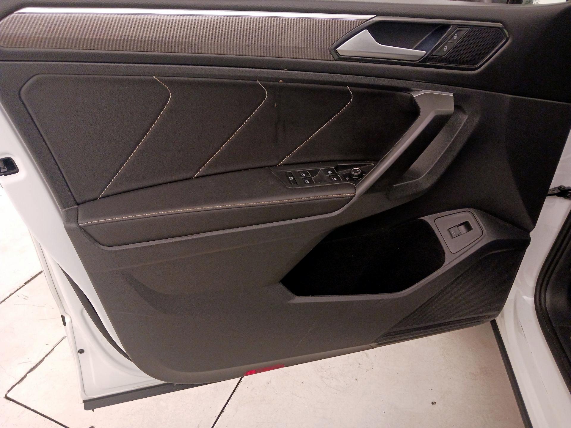 Thumbnail: 2022 Volkswagen Tiguan - 12