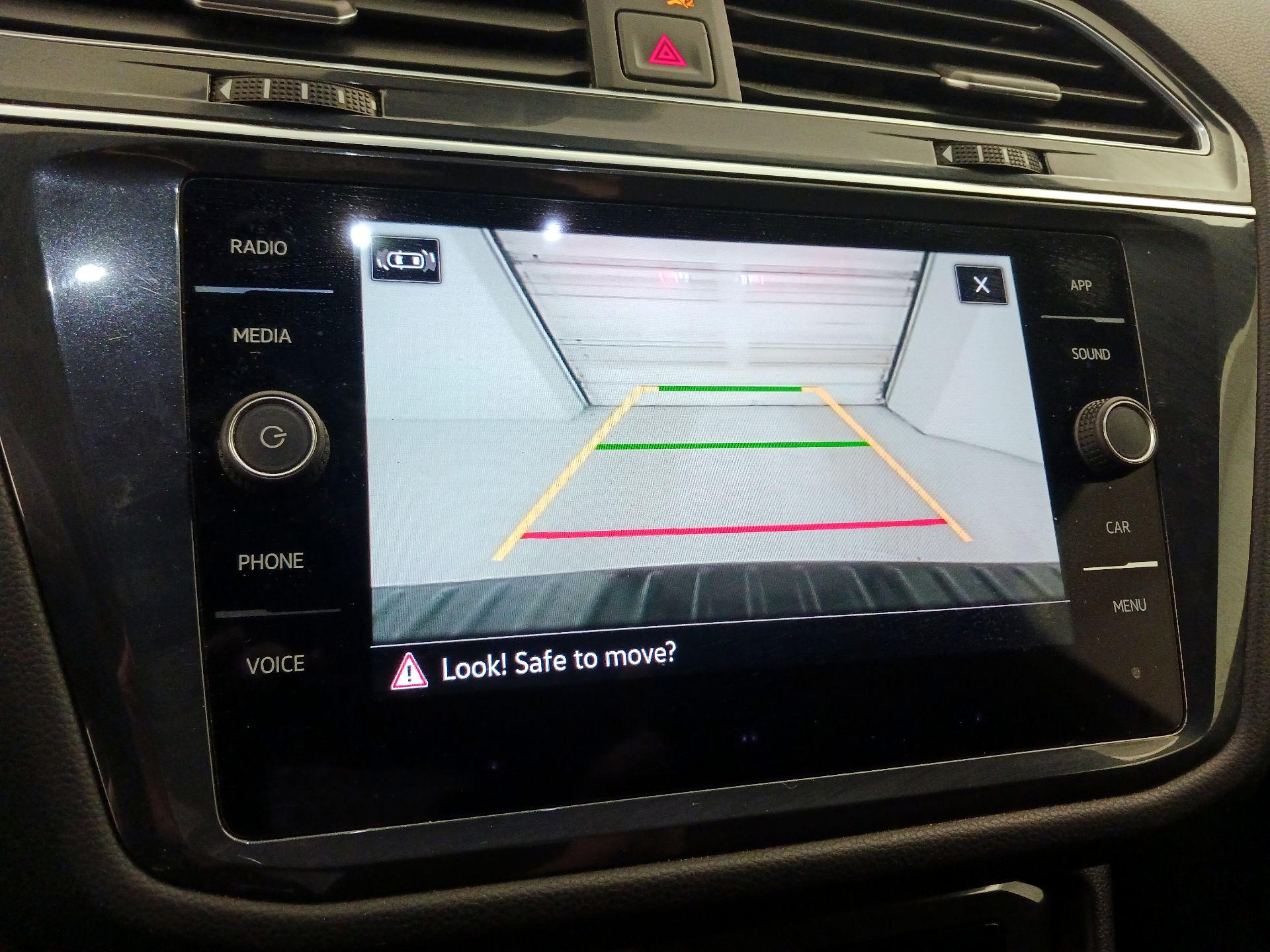 Thumbnail: 2022 Volkswagen Tiguan - 14