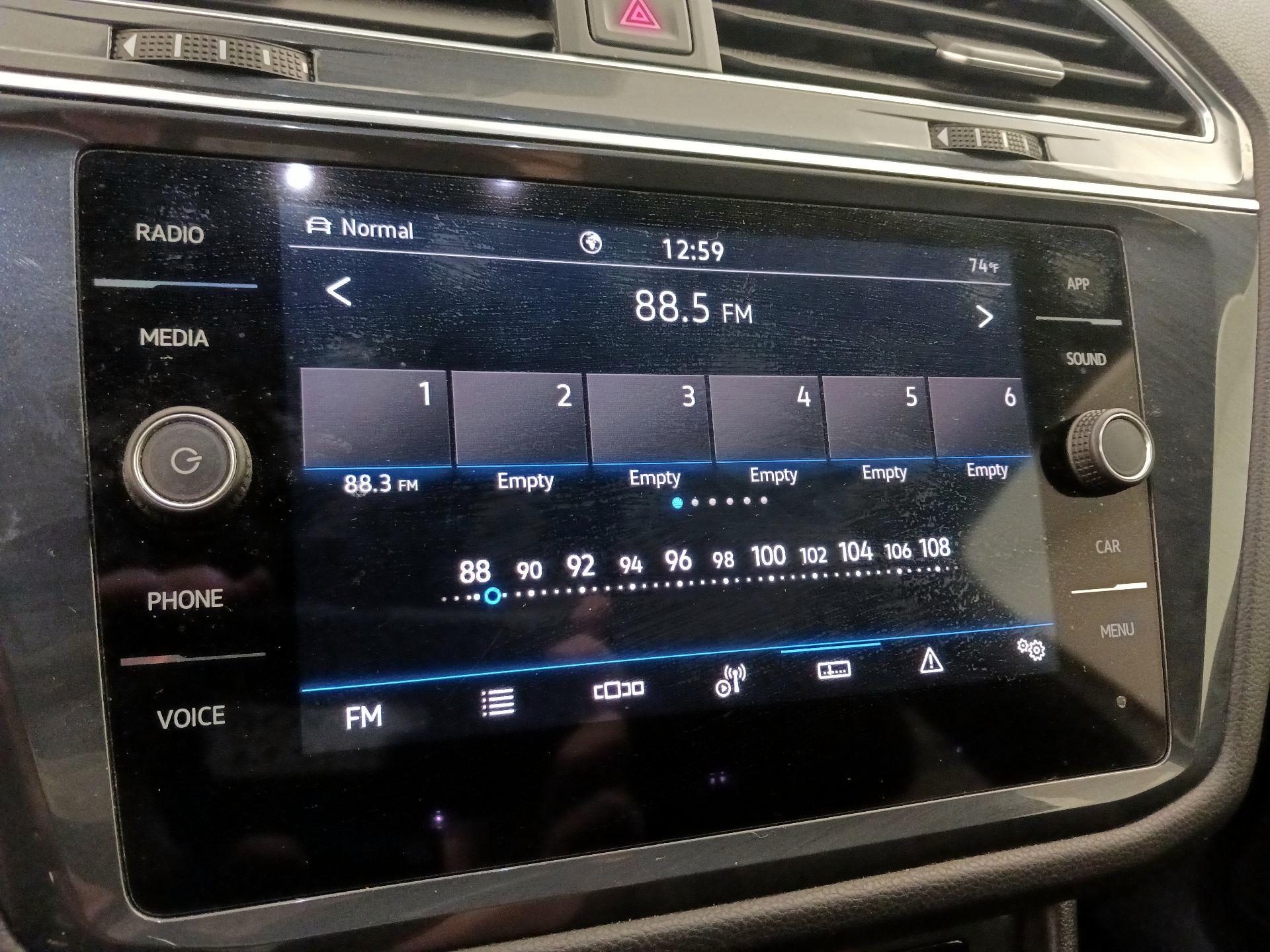 Thumbnail: 2022 Volkswagen Tiguan - 15