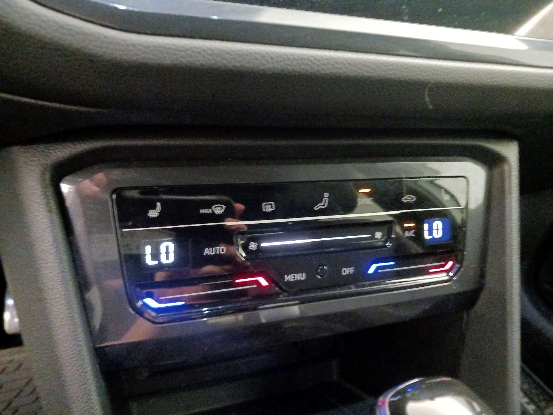 Thumbnail: 2022 Volkswagen Tiguan - 16