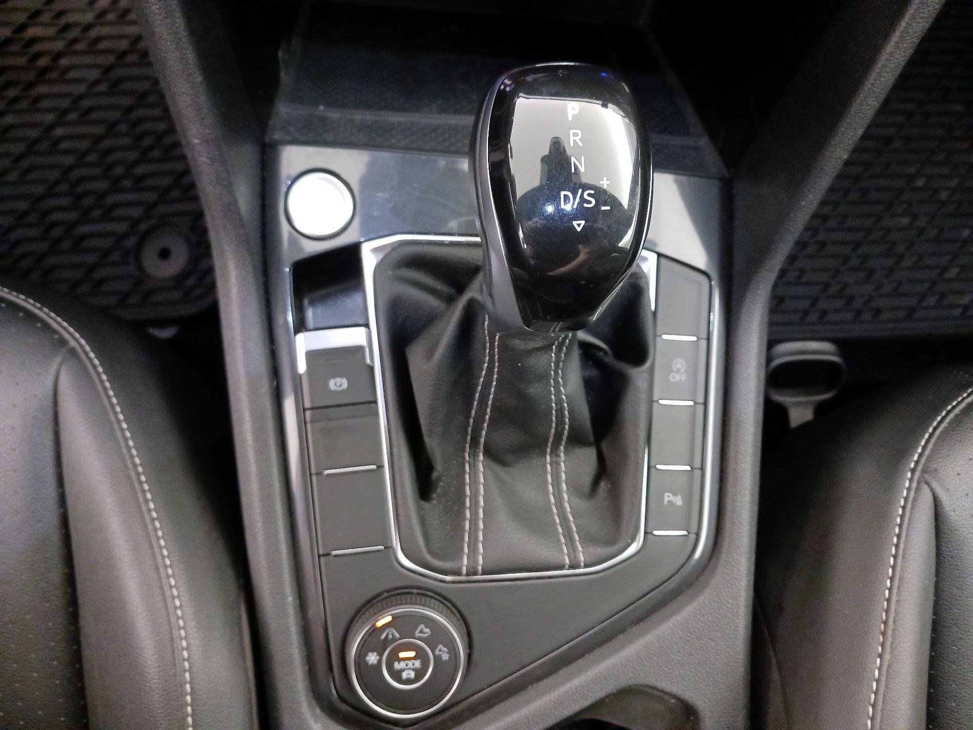 Thumbnail: 2022 Volkswagen Tiguan - 17