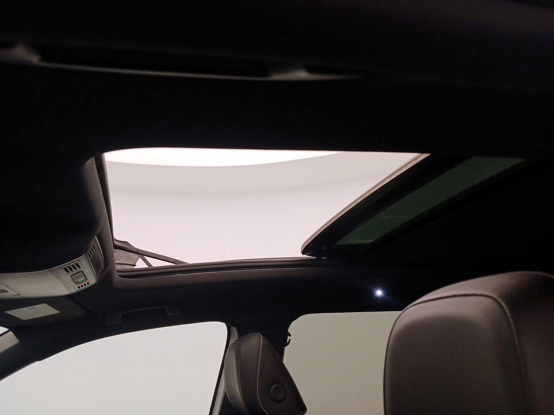 Thumbnail: 2022 Volkswagen Tiguan - 19