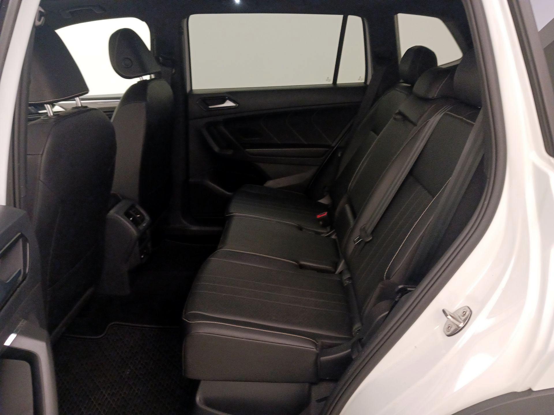 Thumbnail: 2022 Volkswagen Tiguan - 20