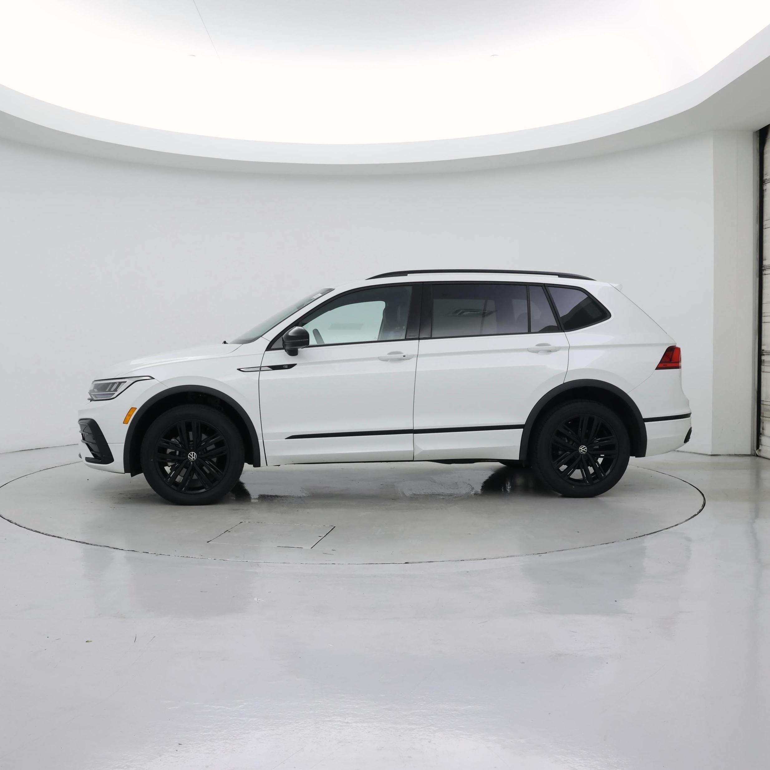 Thumbnail: 2022 Volkswagen Tiguan - 3