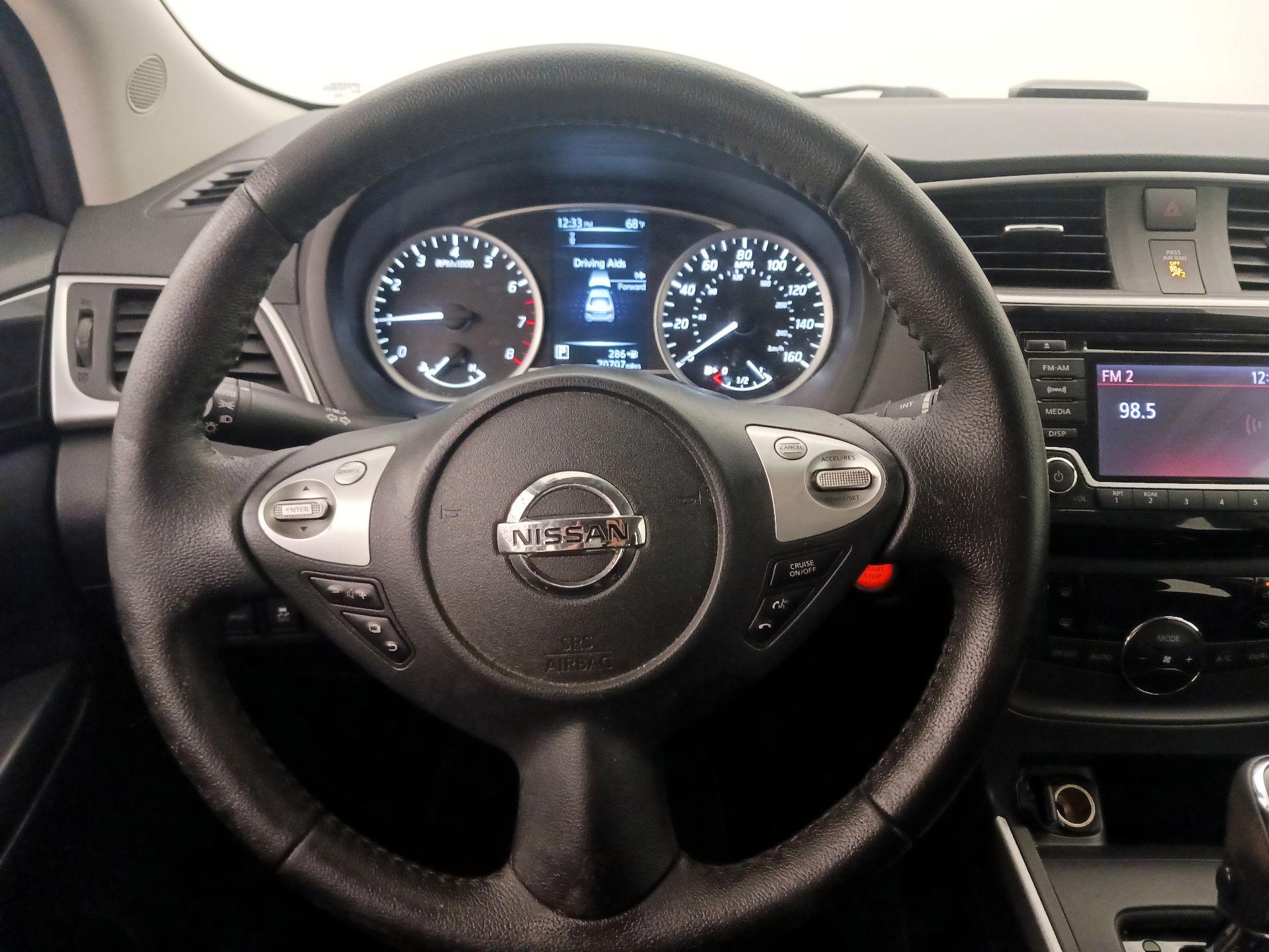 Thumbnail: 2018 Nissan Sentra - 10