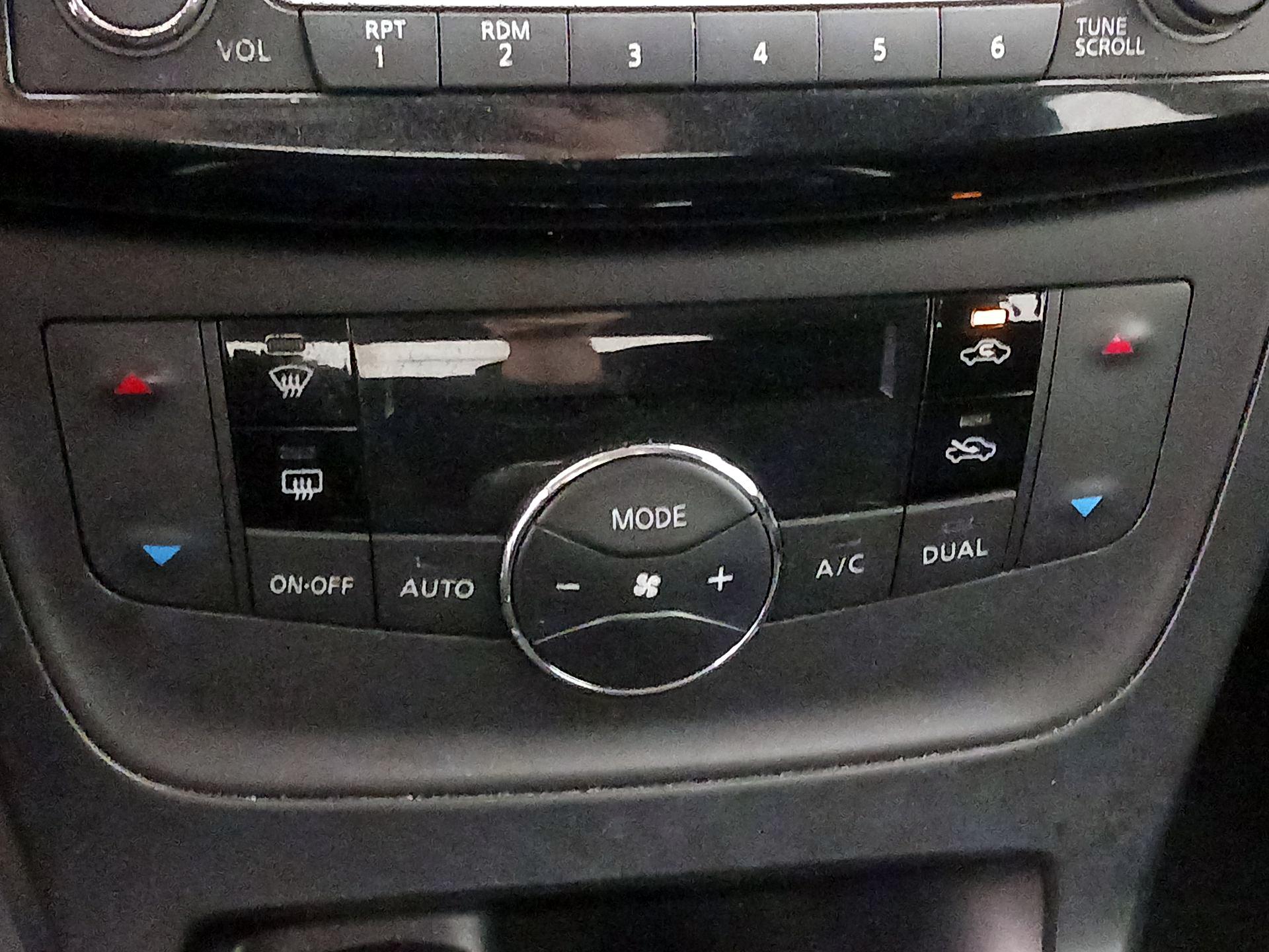 Thumbnail: 2018 Nissan Sentra - 16