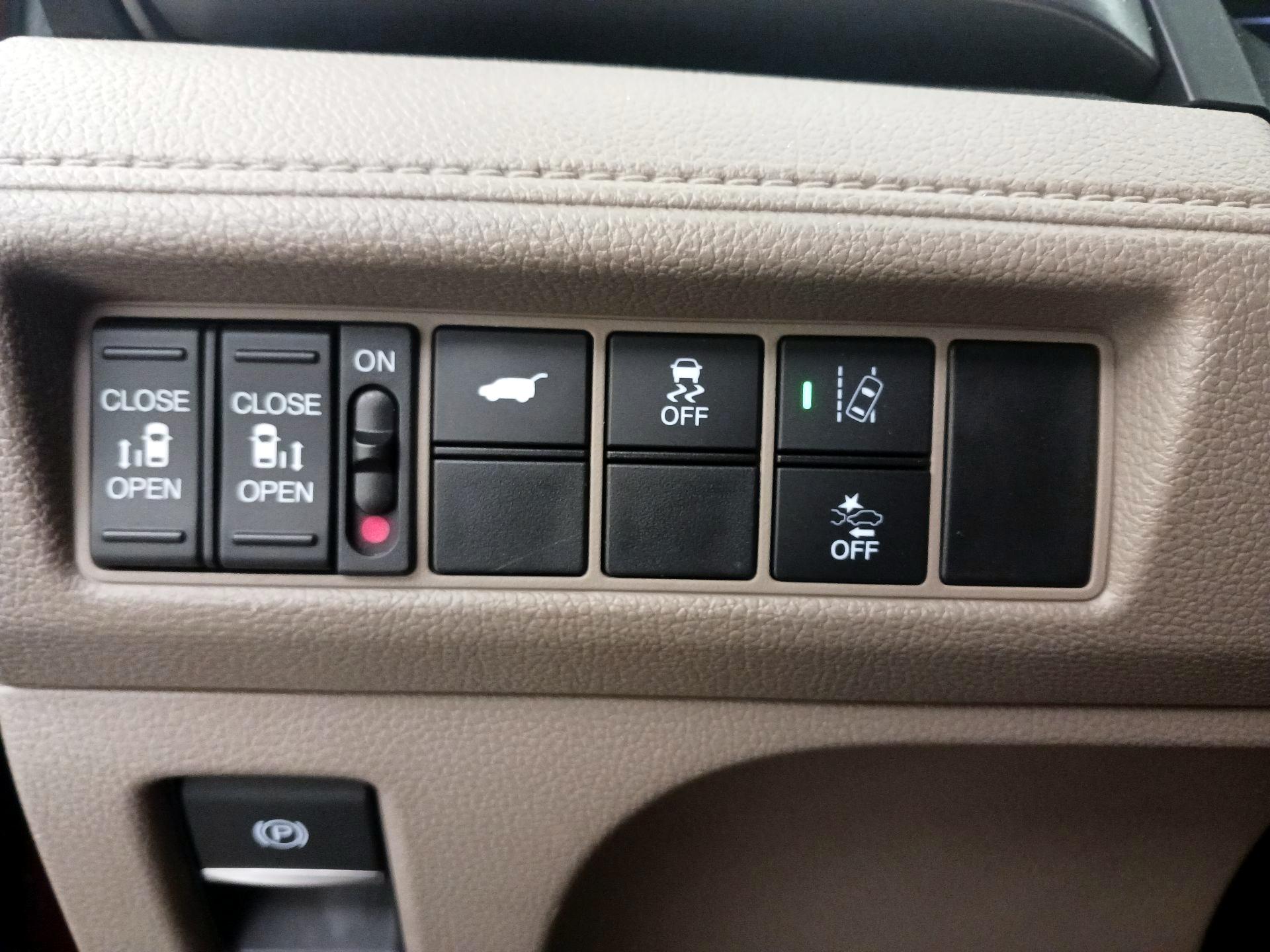 Thumbnail: 2019 Honda Odyssey - 13