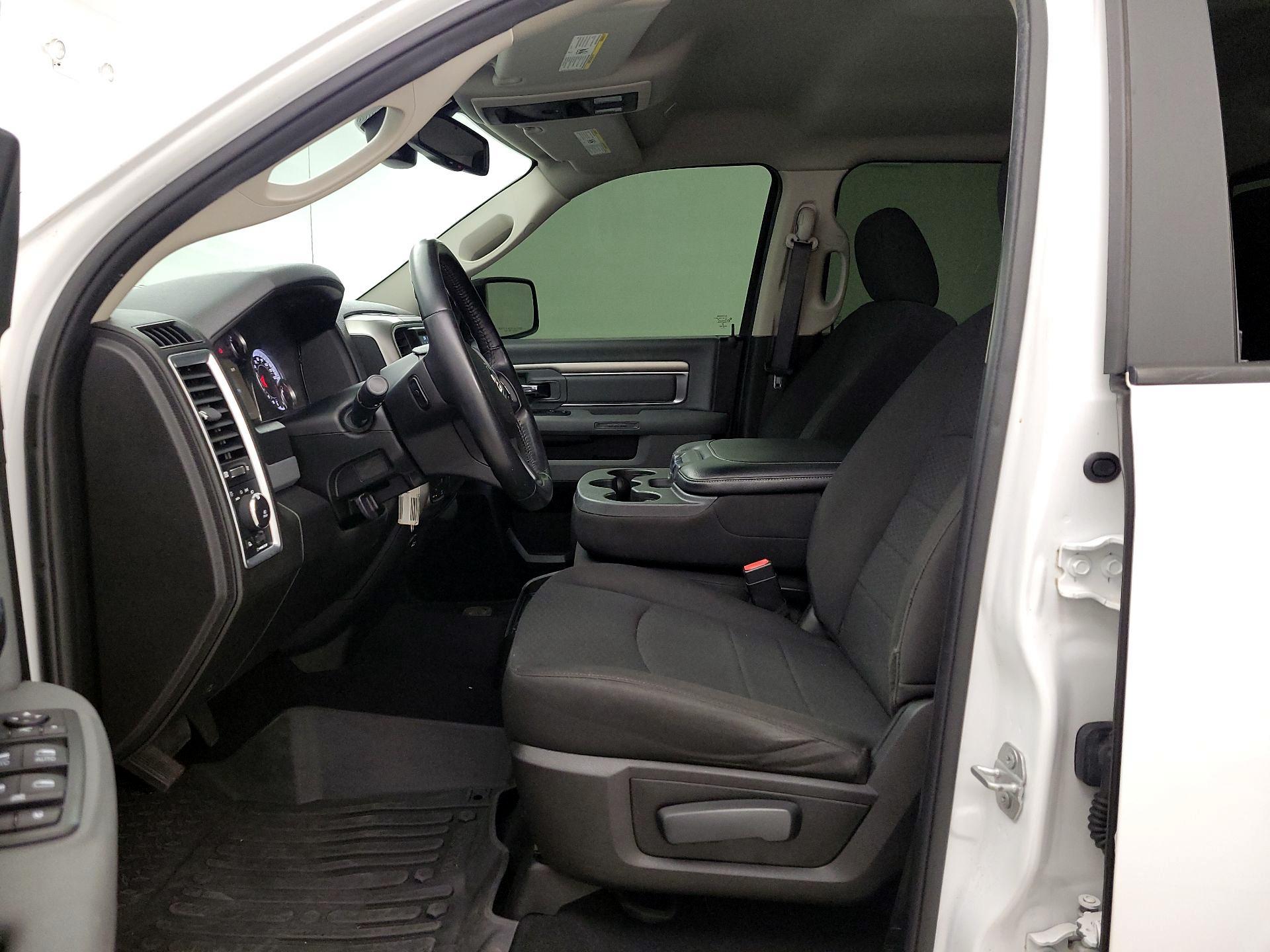 Thumbnail: 2019 RAM 1500 Classic - 11