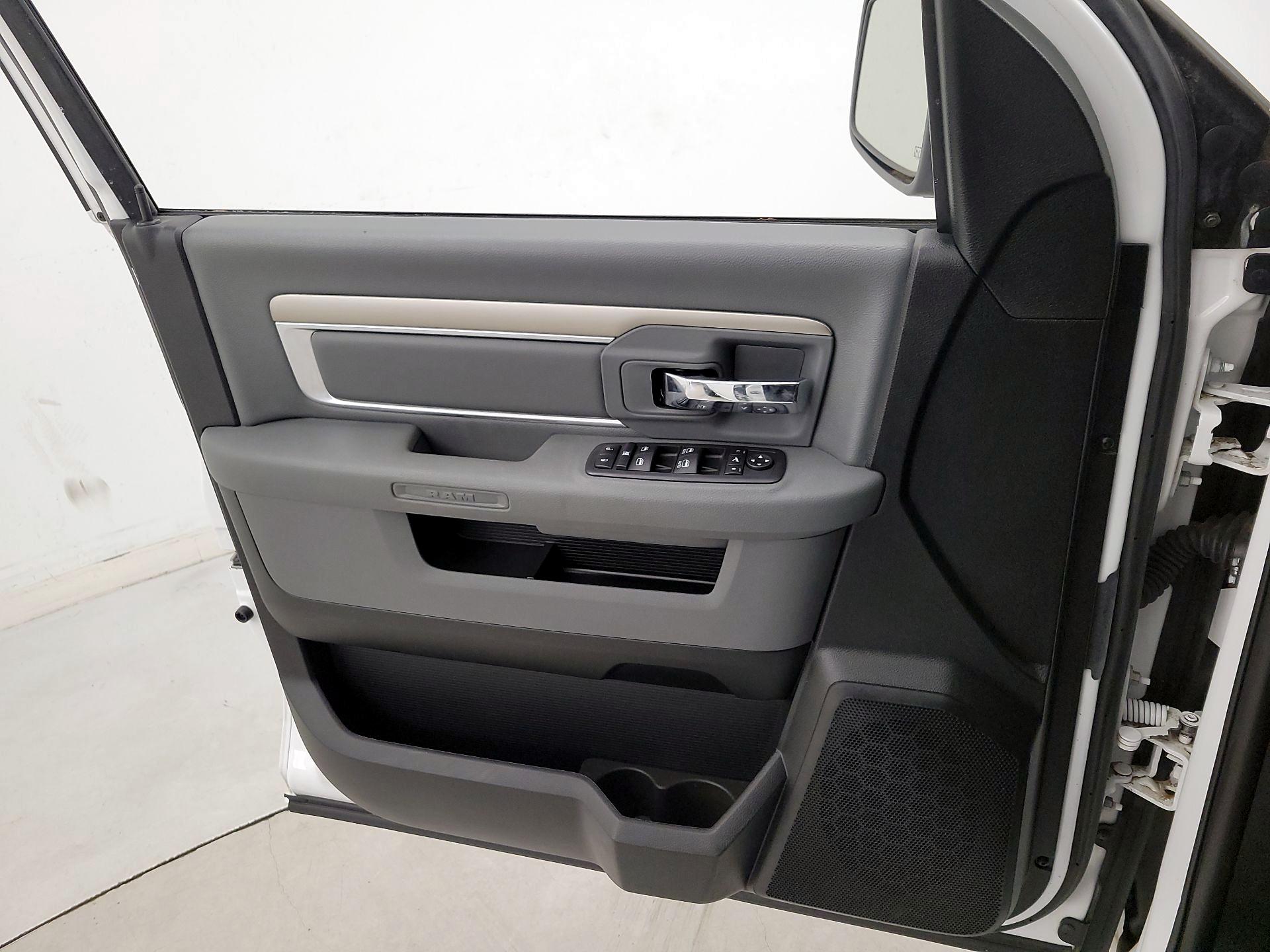 Thumbnail: 2019 RAM 1500 Classic - 12