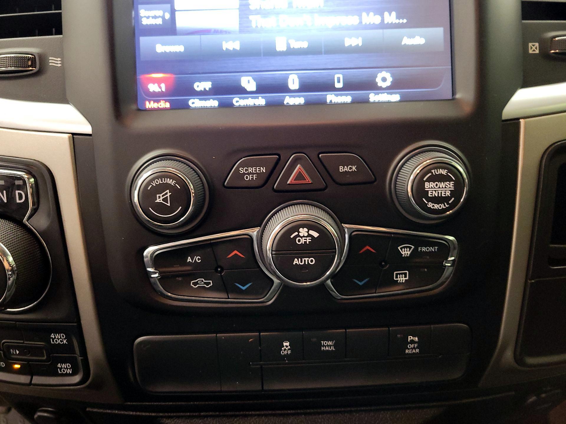 Thumbnail: 2019 RAM 1500 Classic - 16