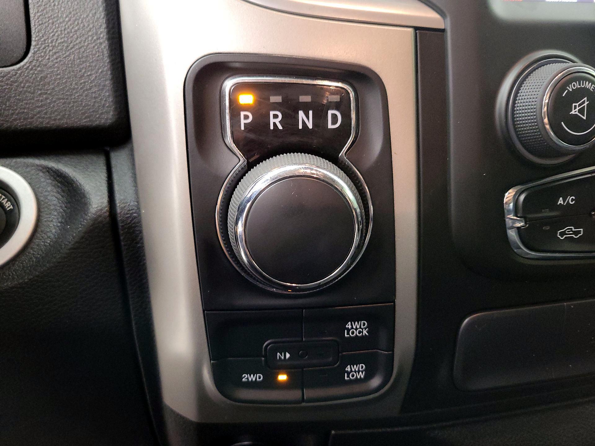 Thumbnail: 2019 RAM 1500 Classic - 17