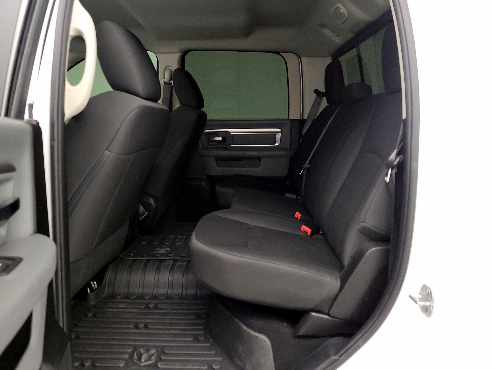 Thumbnail: 2019 RAM 1500 Classic - 19