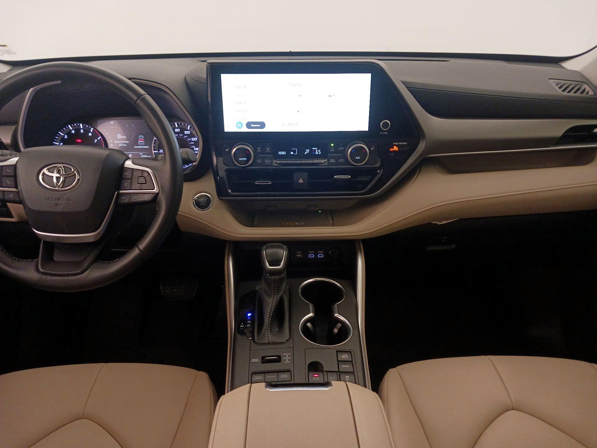 Thumbnail: 2023 Toyota Highlander - 9