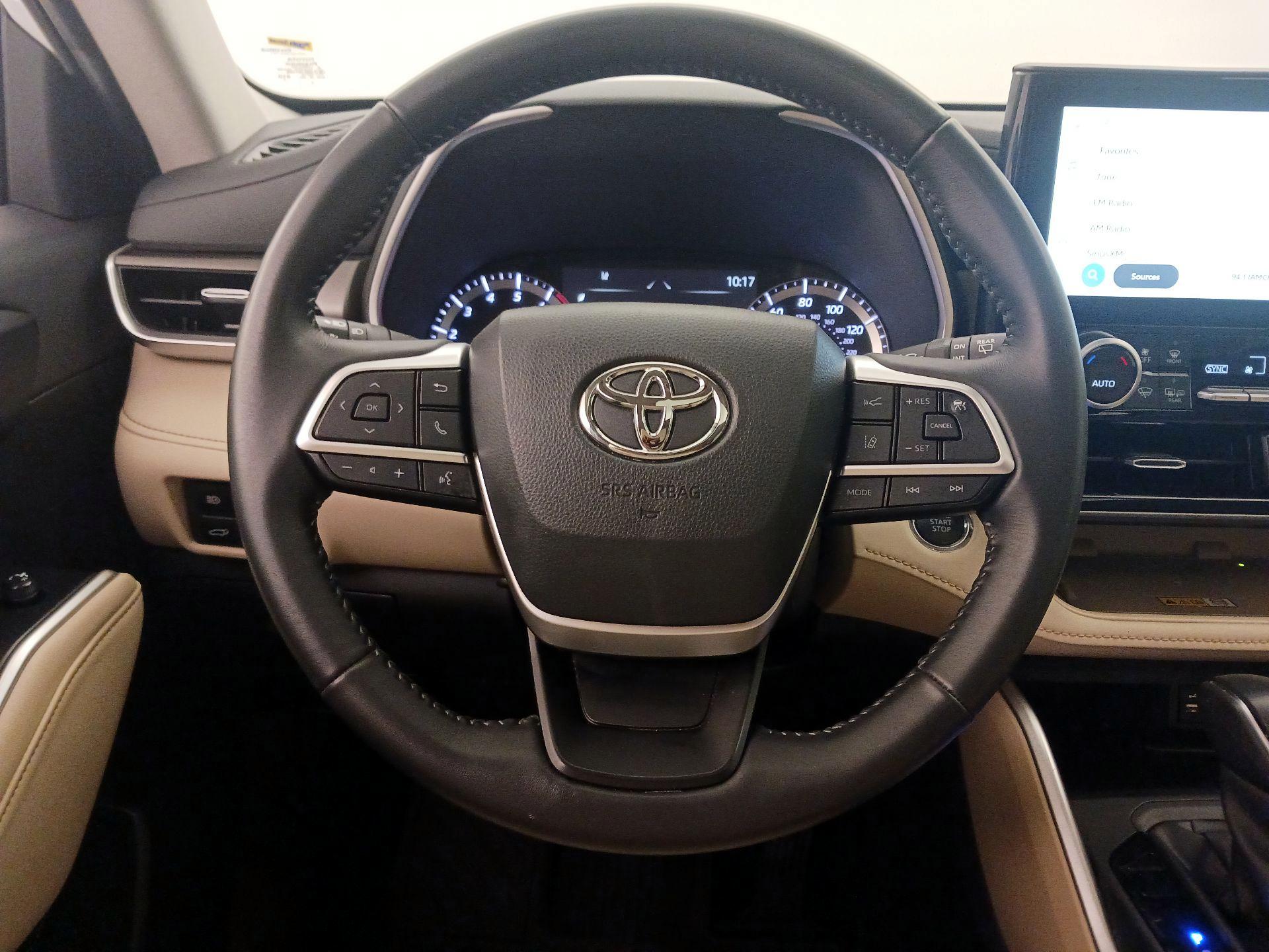 Thumbnail: 2023 Toyota Highlander - 10