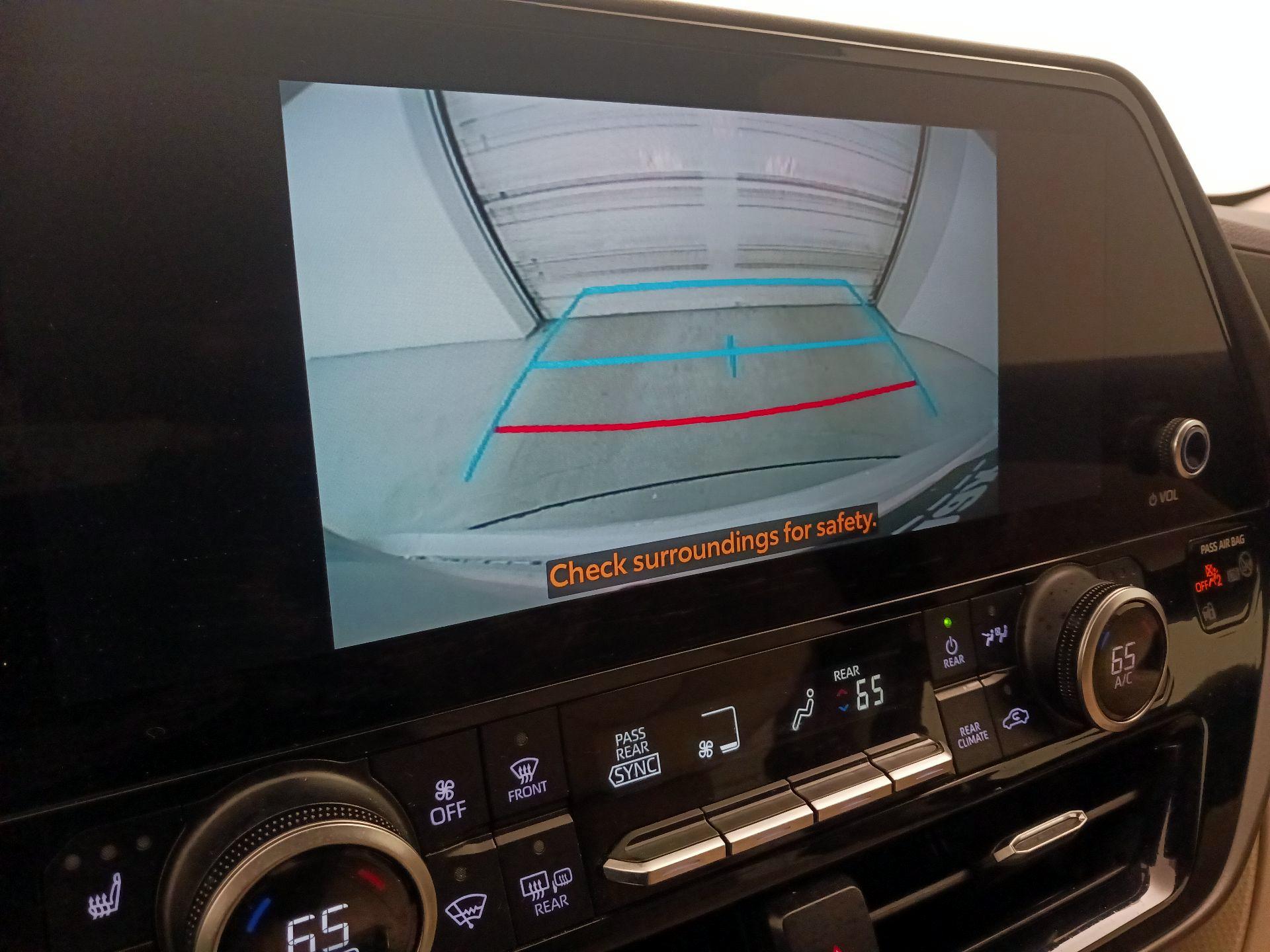 Thumbnail: 2023 Toyota Highlander - 14