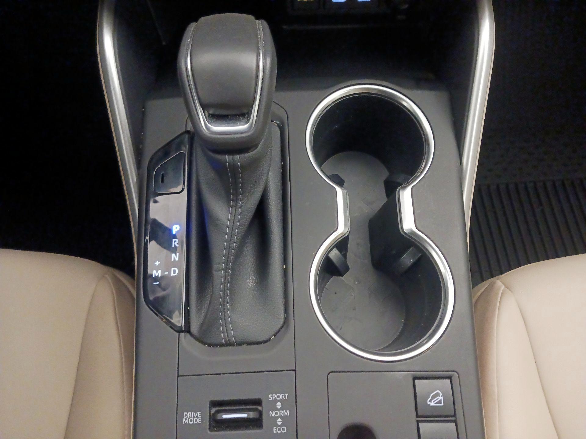 Thumbnail: 2023 Toyota Highlander - 17