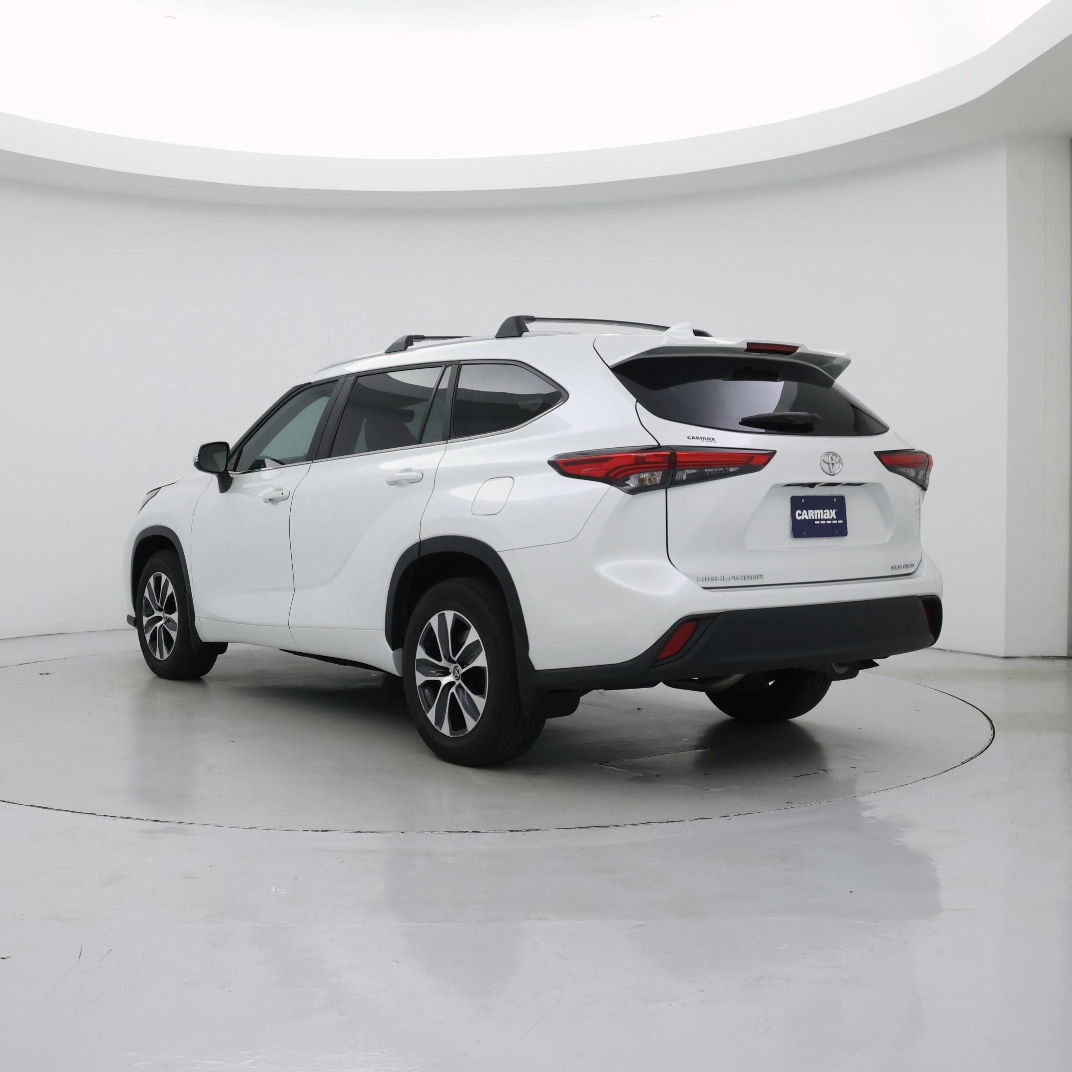 Thumbnail: 2023 Toyota Highlander - 2