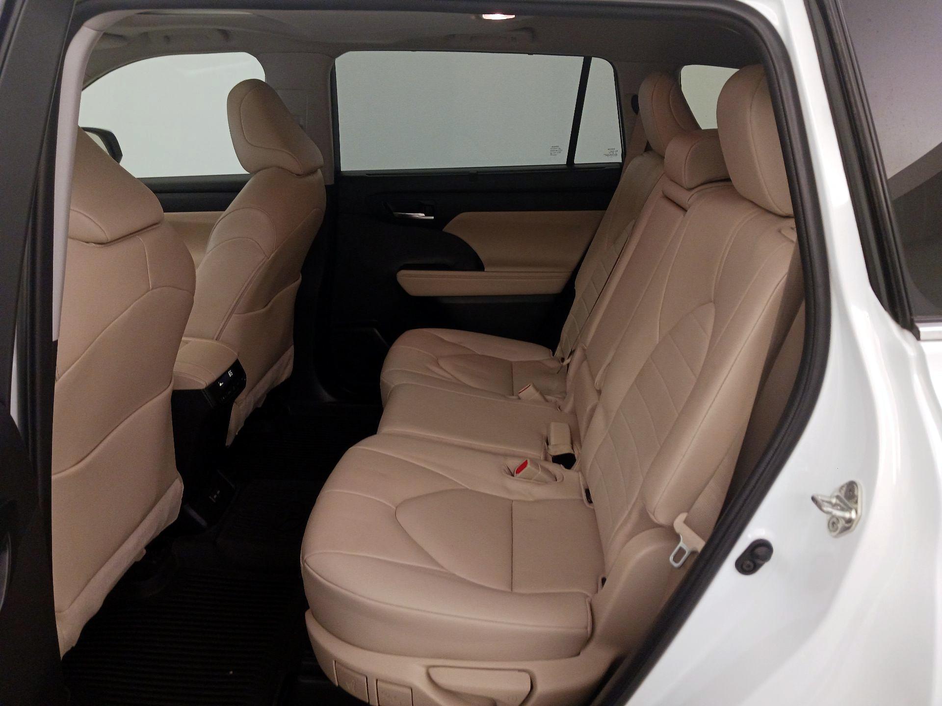 Thumbnail: 2023 Toyota Highlander - 20