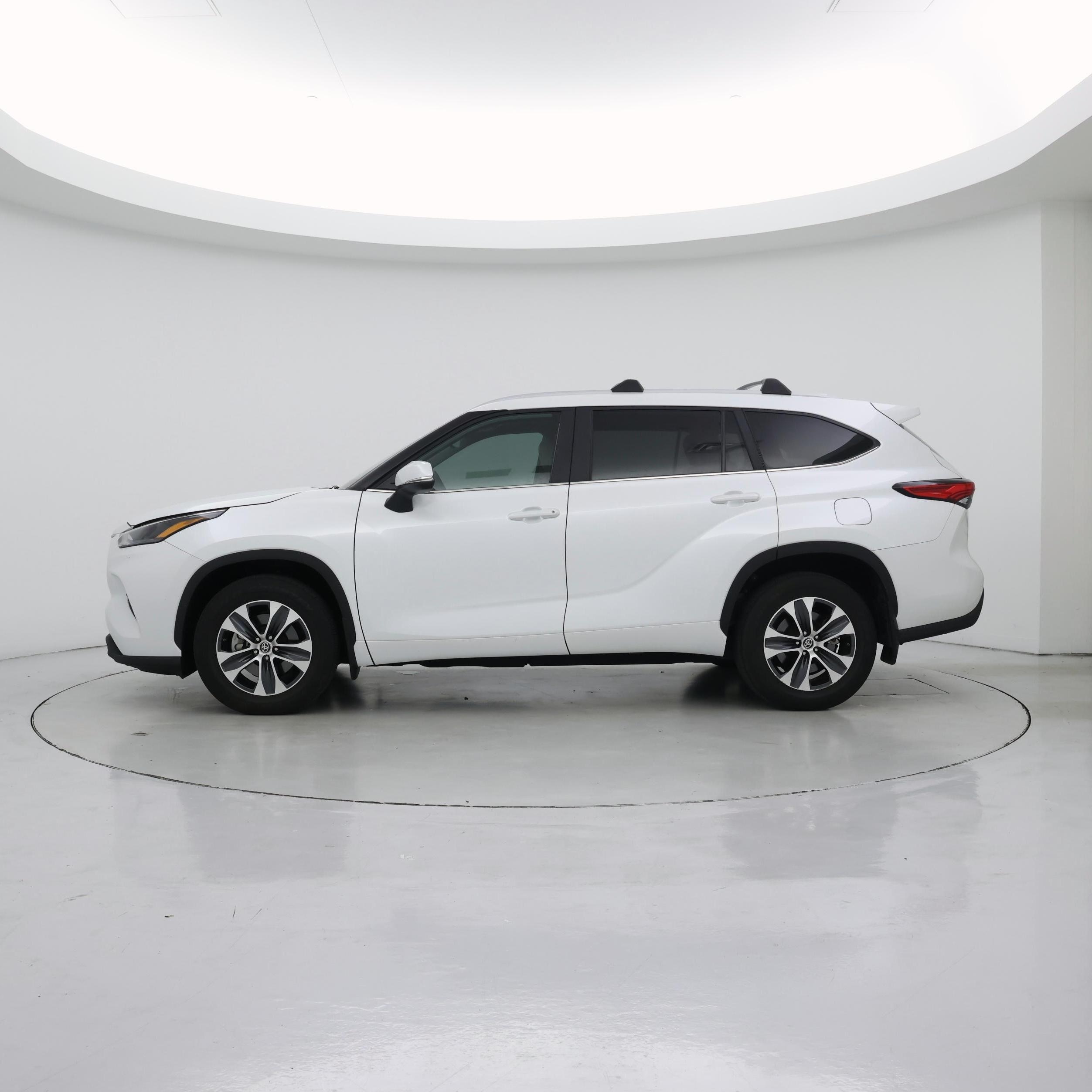 Thumbnail: 2023 Toyota Highlander - 3