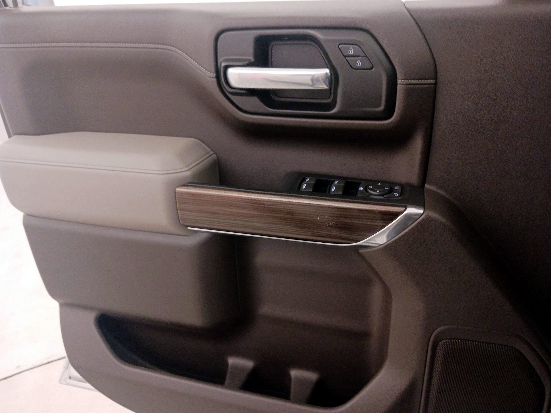 Thumbnail: 2021 Chevrolet Silverado 1500 - 12