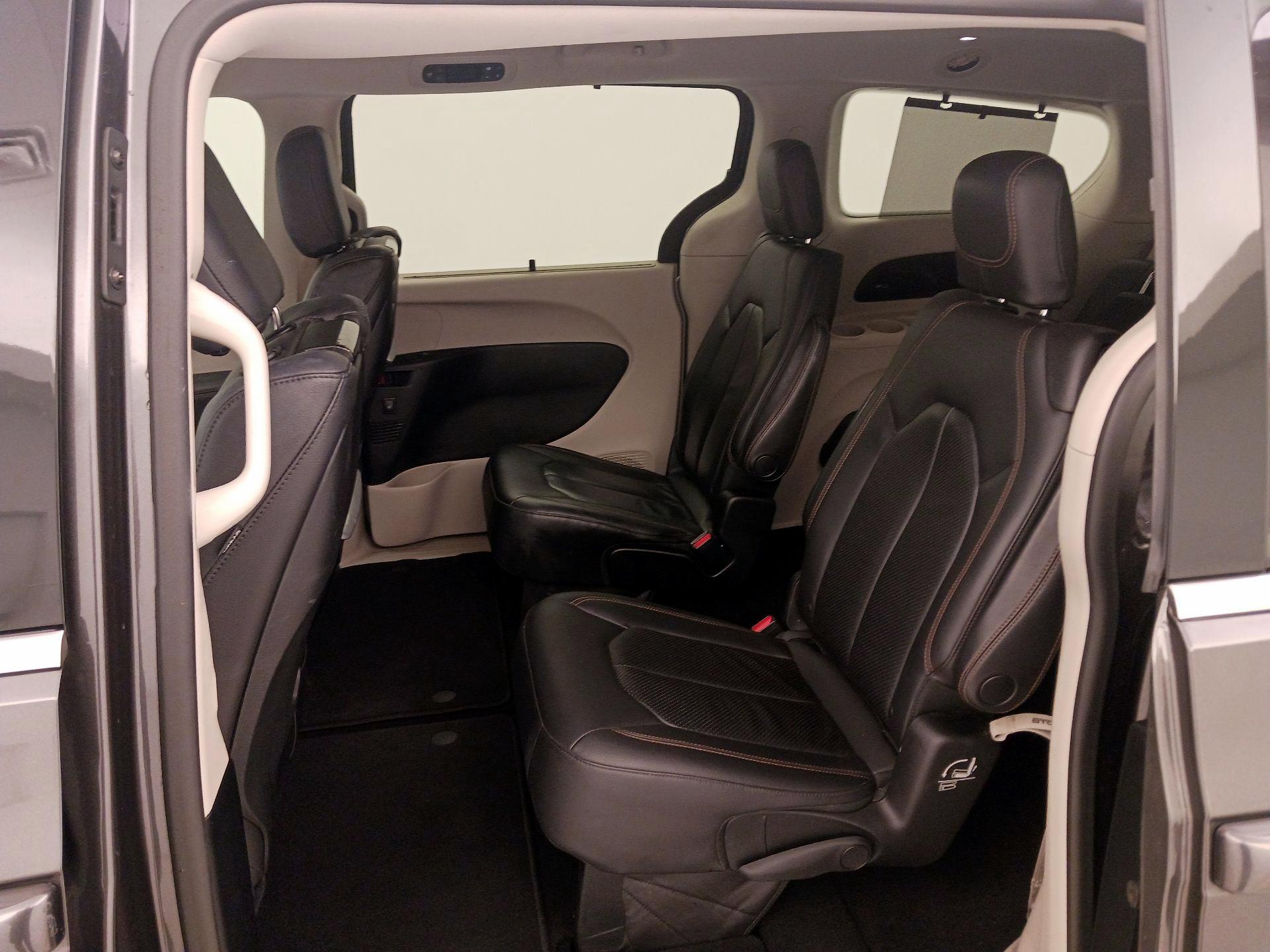 Thumbnail: 2018 Chrysler Pacifica - 20