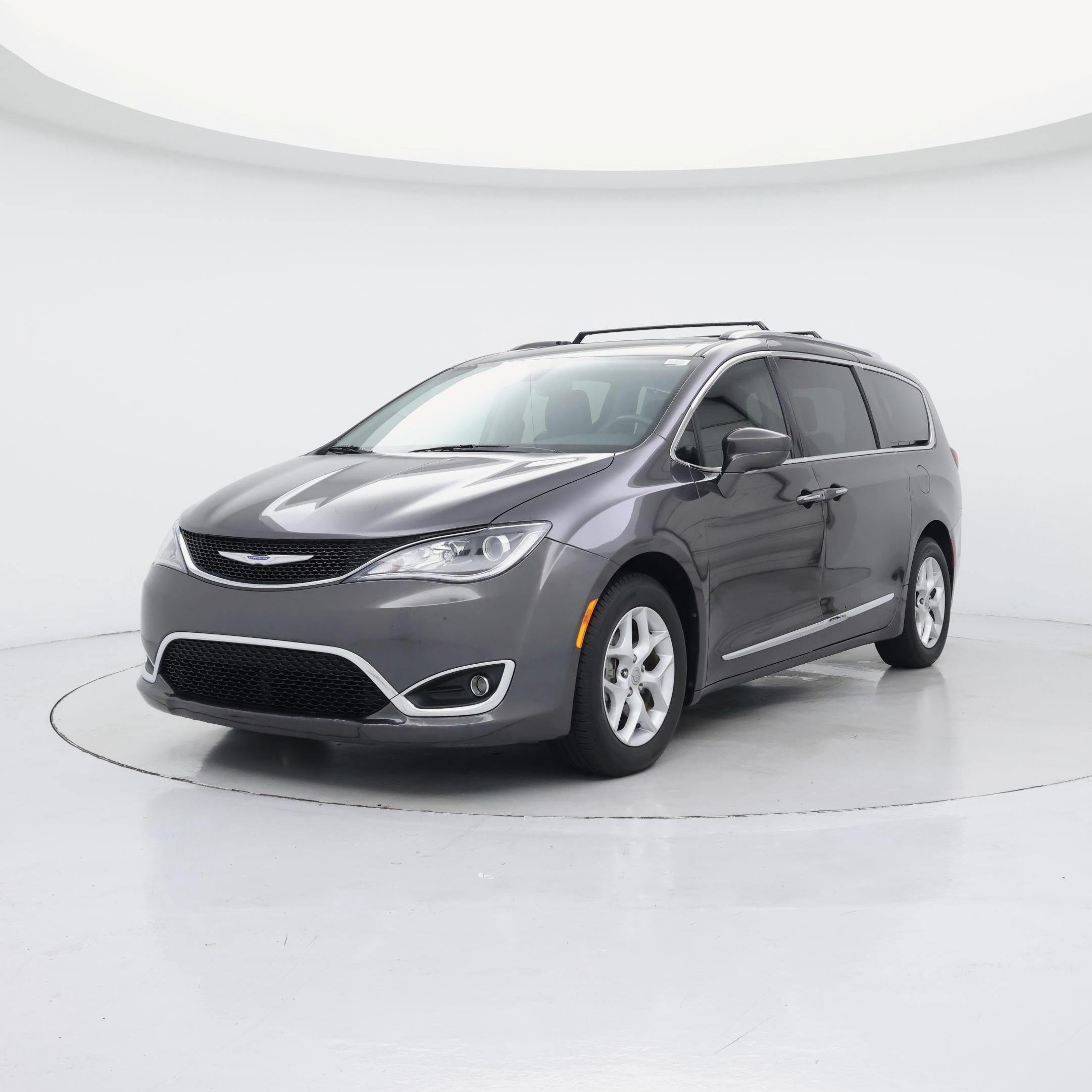 Thumbnail: 2018 Chrysler Pacifica - 4