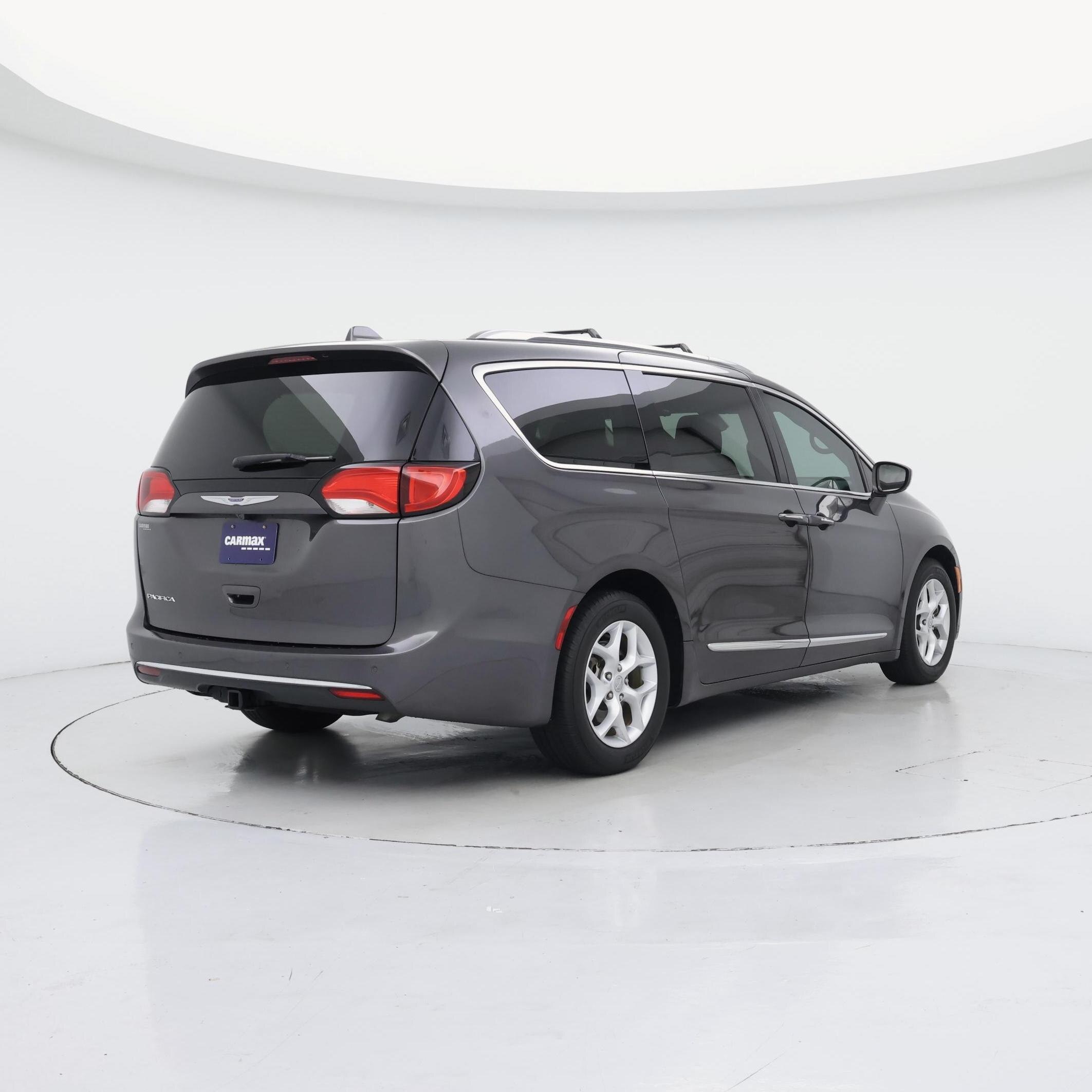 Thumbnail: 2018 Chrysler Pacifica - 8