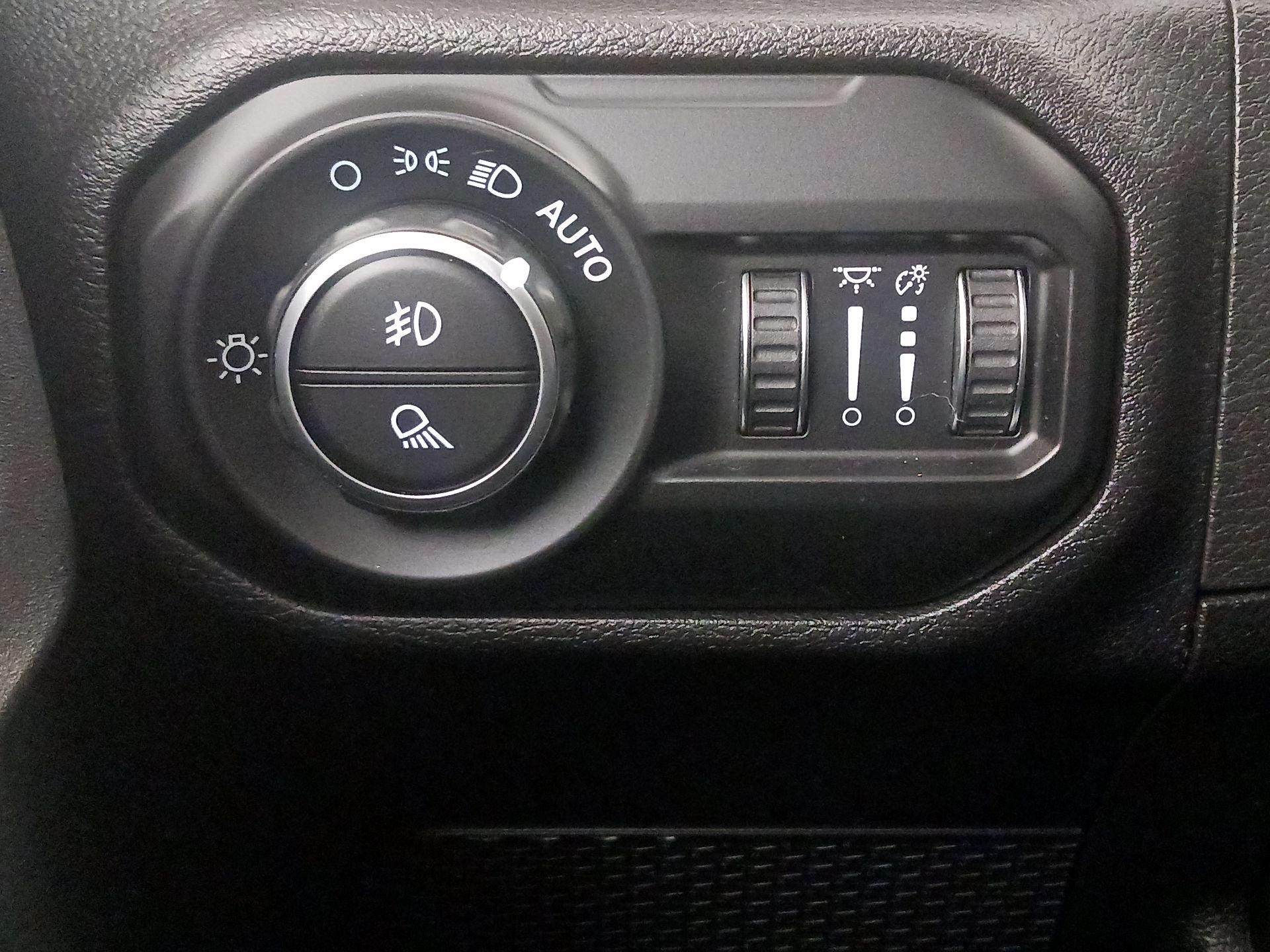 Thumbnail: 2021 Jeep Gladiator - 13