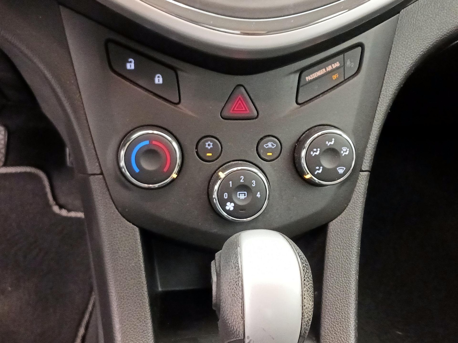 2017 Chevrolet Sonic LS - Photo 17