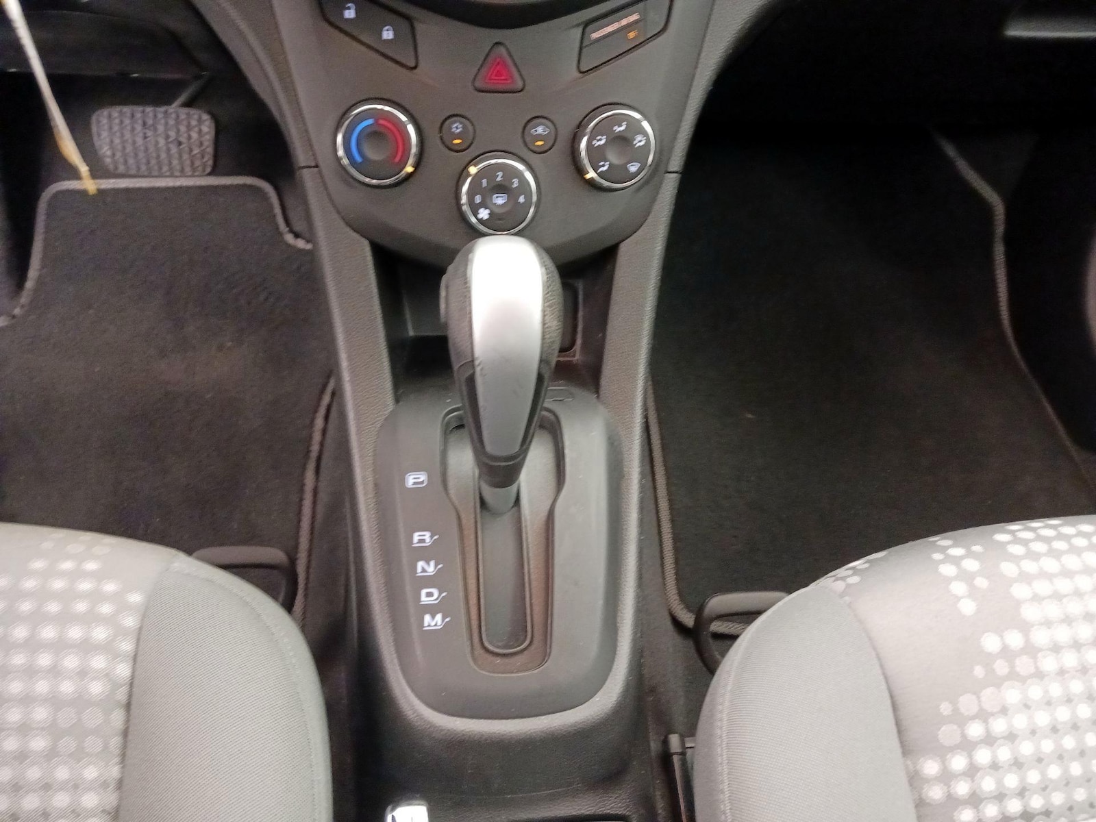 2017 Chevrolet Sonic LS - Photo 18