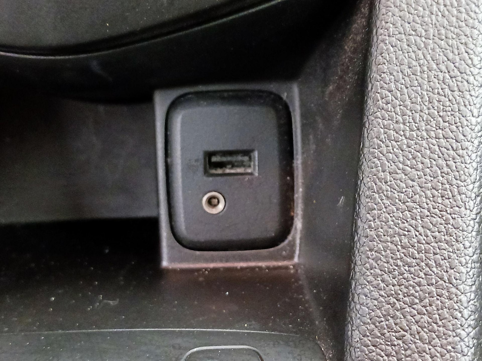 2017 Chevrolet Sonic LS - Photo 19